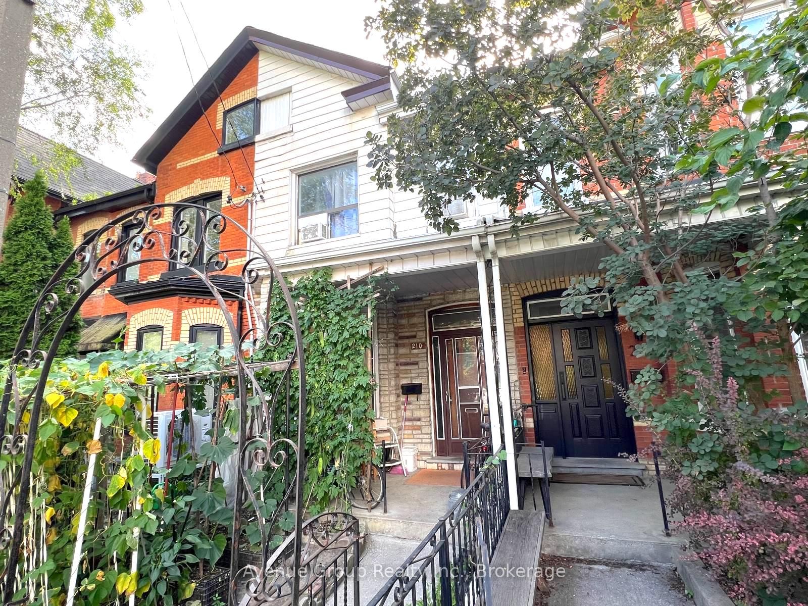210 Shaw Street BSMT, Toronto, ON M6J 2W8 photo 2