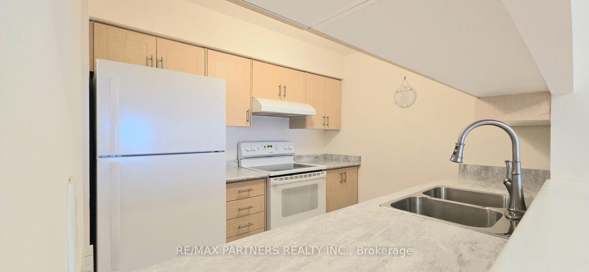 1055 Bay Street 208, Toronto, ON M5S 3A3 photo 3