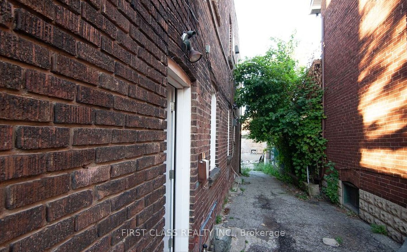 567 Oakwood Avenue Upper, Toronto, ON M6E 2X6 photo 2