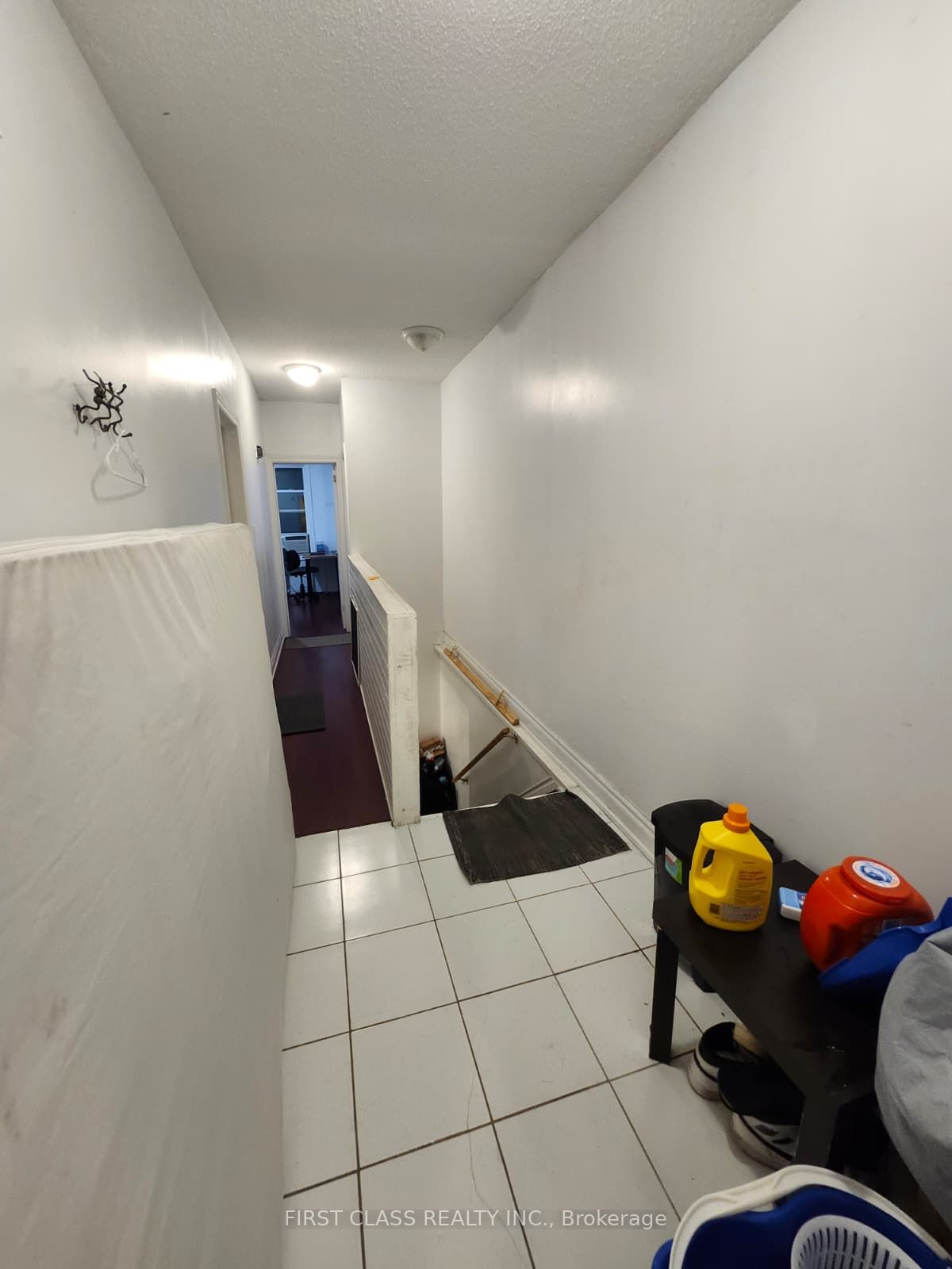 567 Oakwood Avenue Upper, Toronto, ON M6E 2X6 photo 5