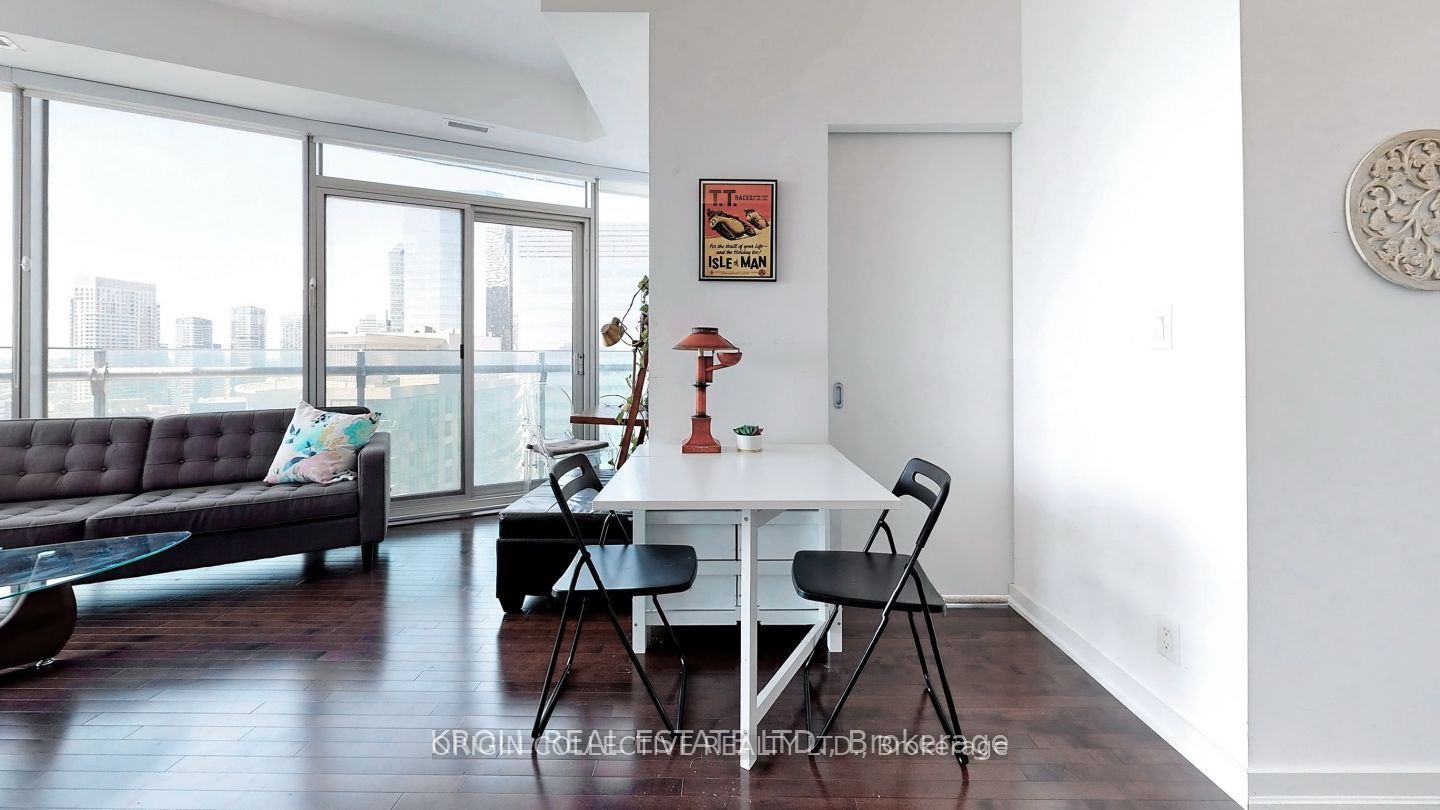 12 York Street 3107, Toronto, ON M5J 0A9 photo 5