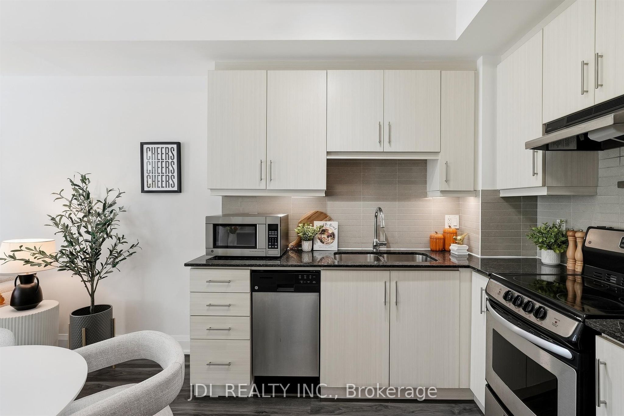 68 Canterbury Place 220, Toronto, ON M2N 0H8 photo 5