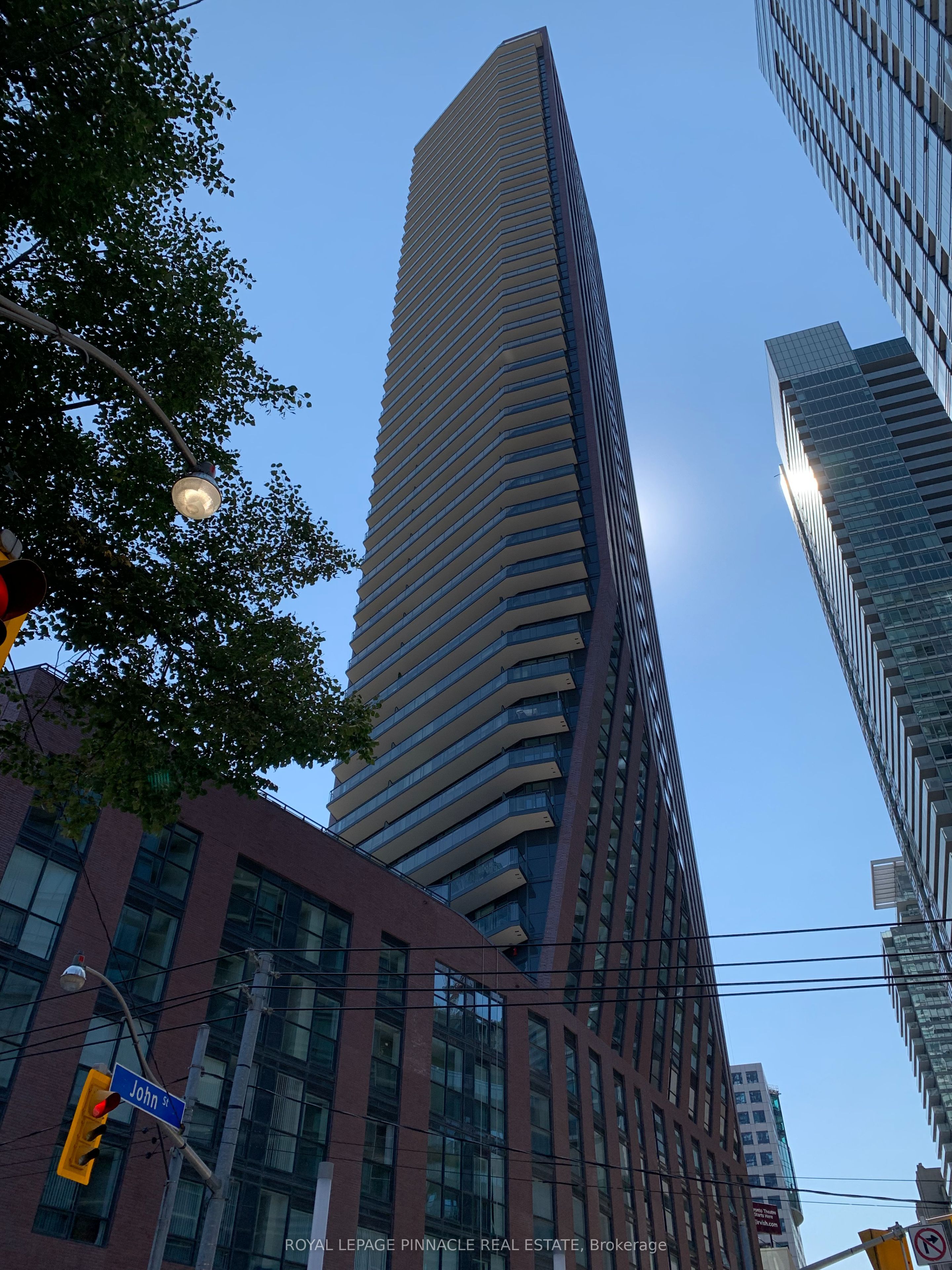 99 John Street 903, Toronto, ON M5V 0S6