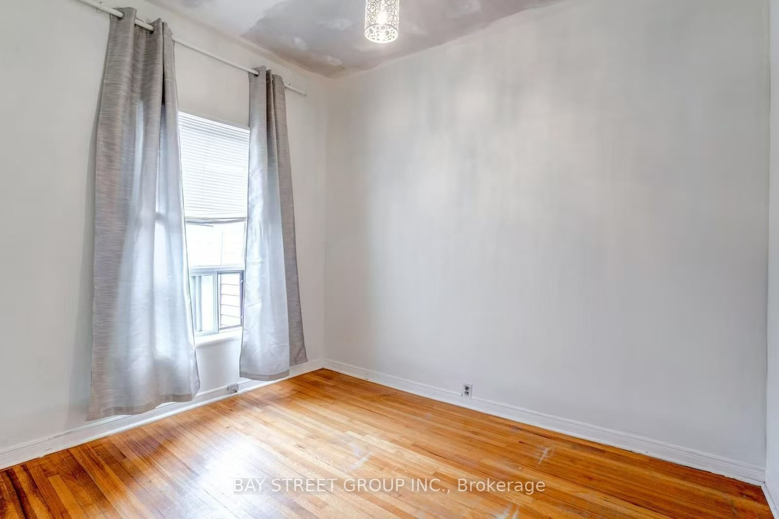 66 Euclid Avenue 2nd Floor, Toronto, ON M6J 2J9 photo 2