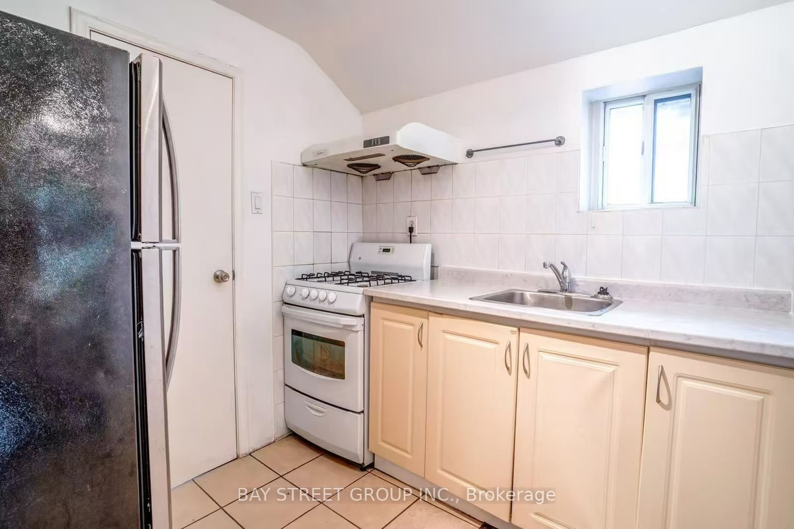 66 Euclid Avenue 2nd Floor, Toronto, ON M6J 2J9 photo 3