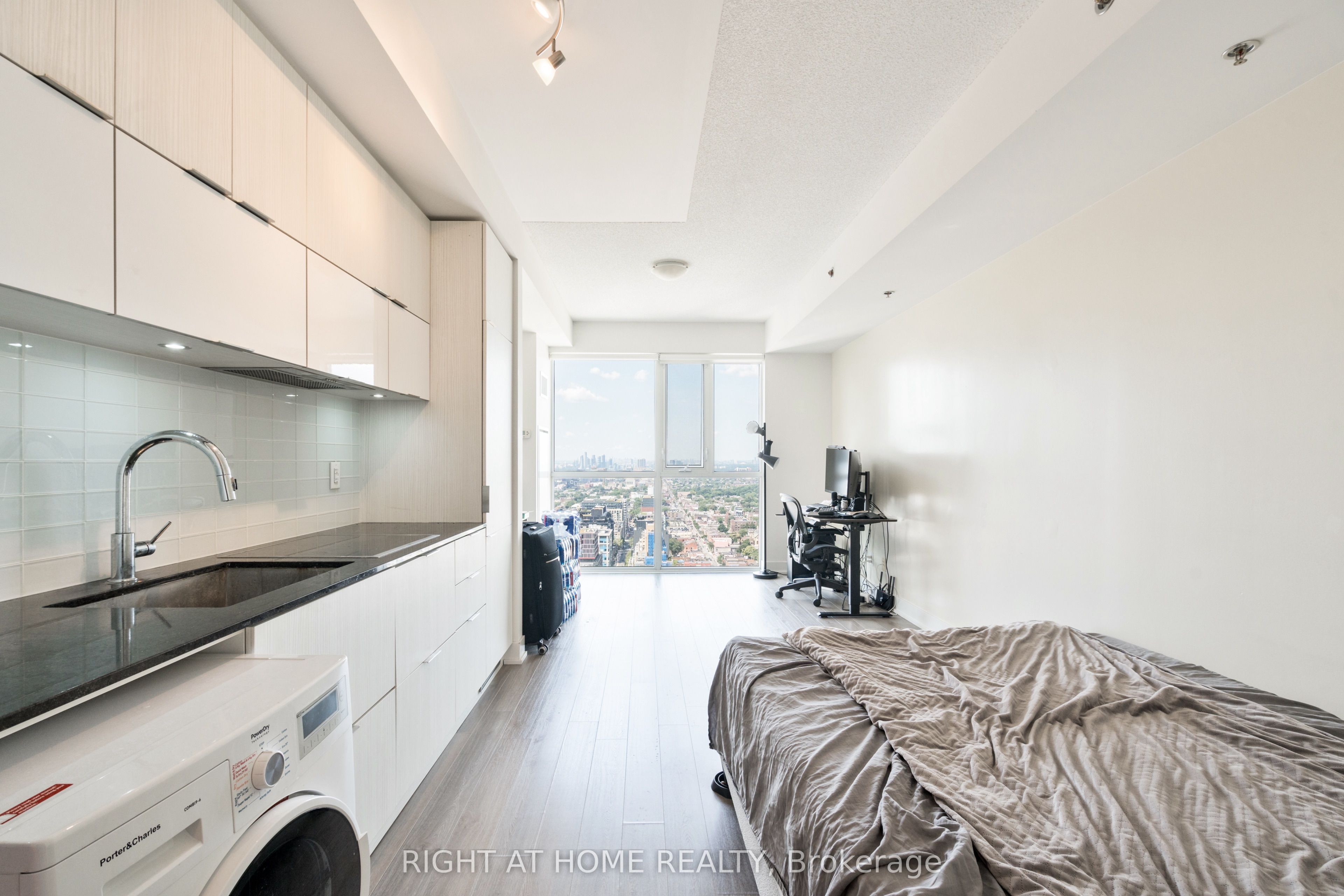 318 Richmond Street W 3509, Toronto, ON M5V 0B4 photo 5