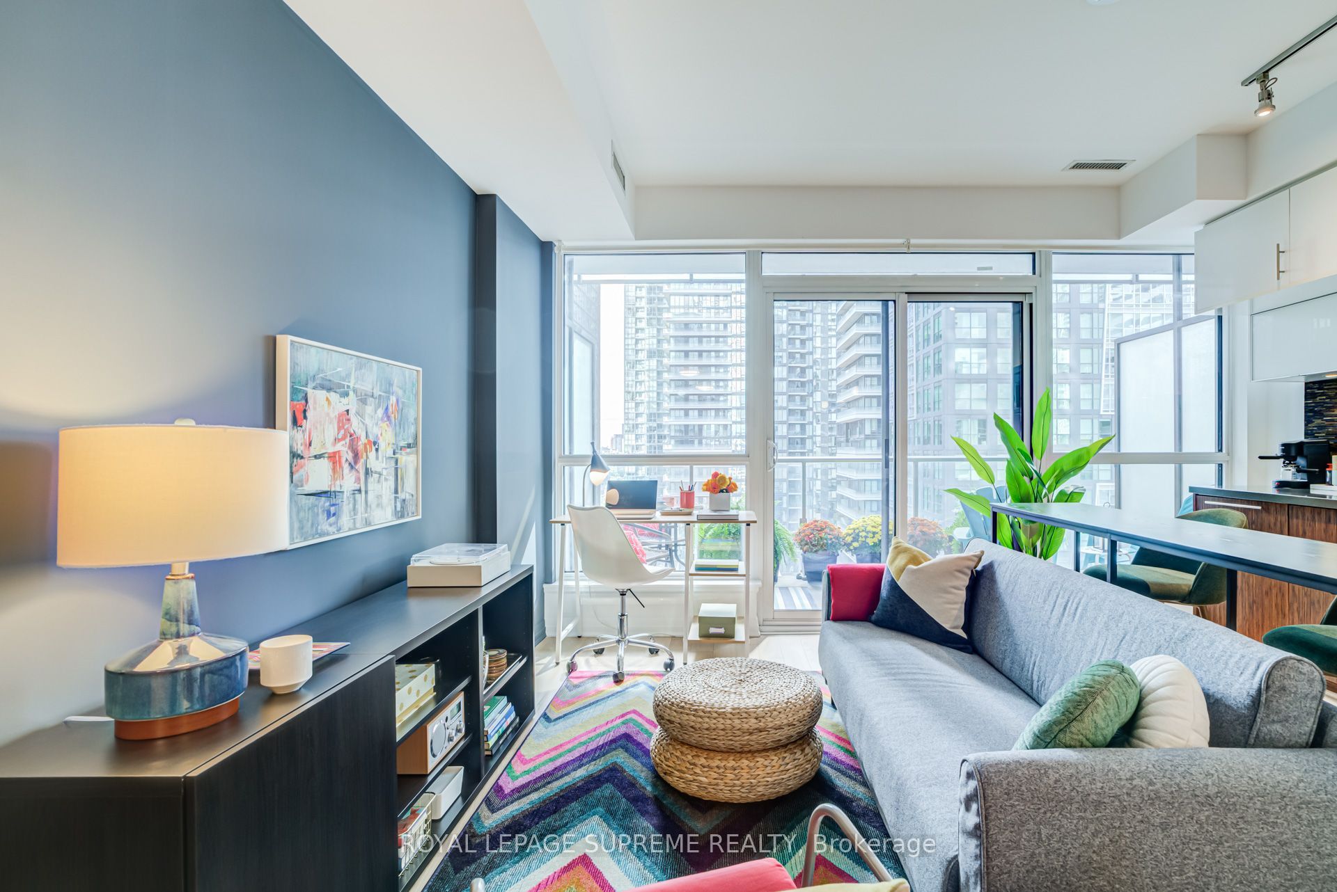 8 Mercer Street 1710, Toronto, ON M5V 0C4 photo 2