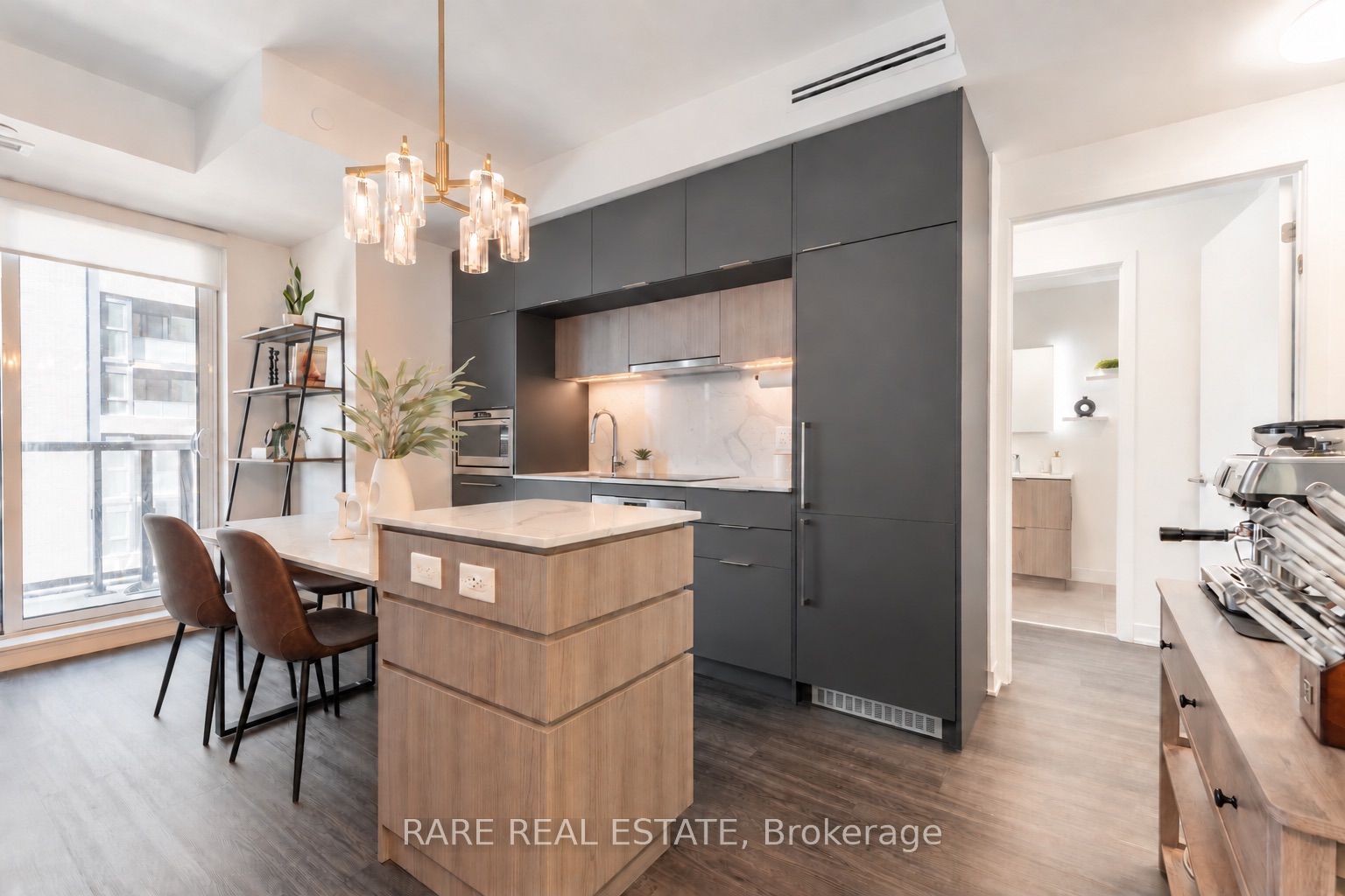 185 Alberta Avenue 410, Toronto, ON M6C 0A5 photo 3