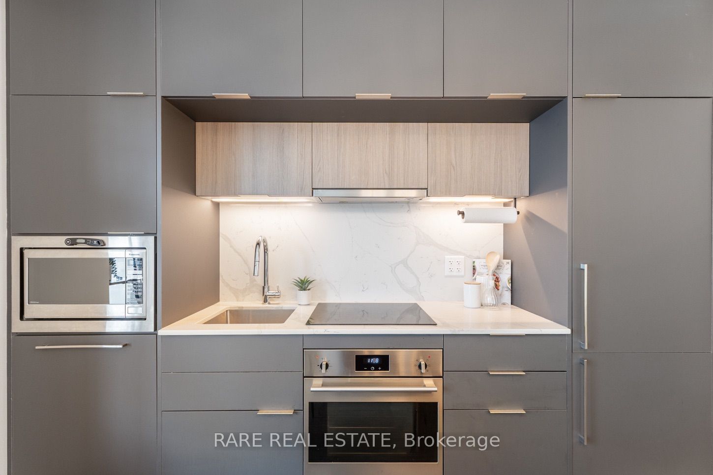 185 Alberta Avenue 410, Toronto, ON M6C 0A5 photo 4