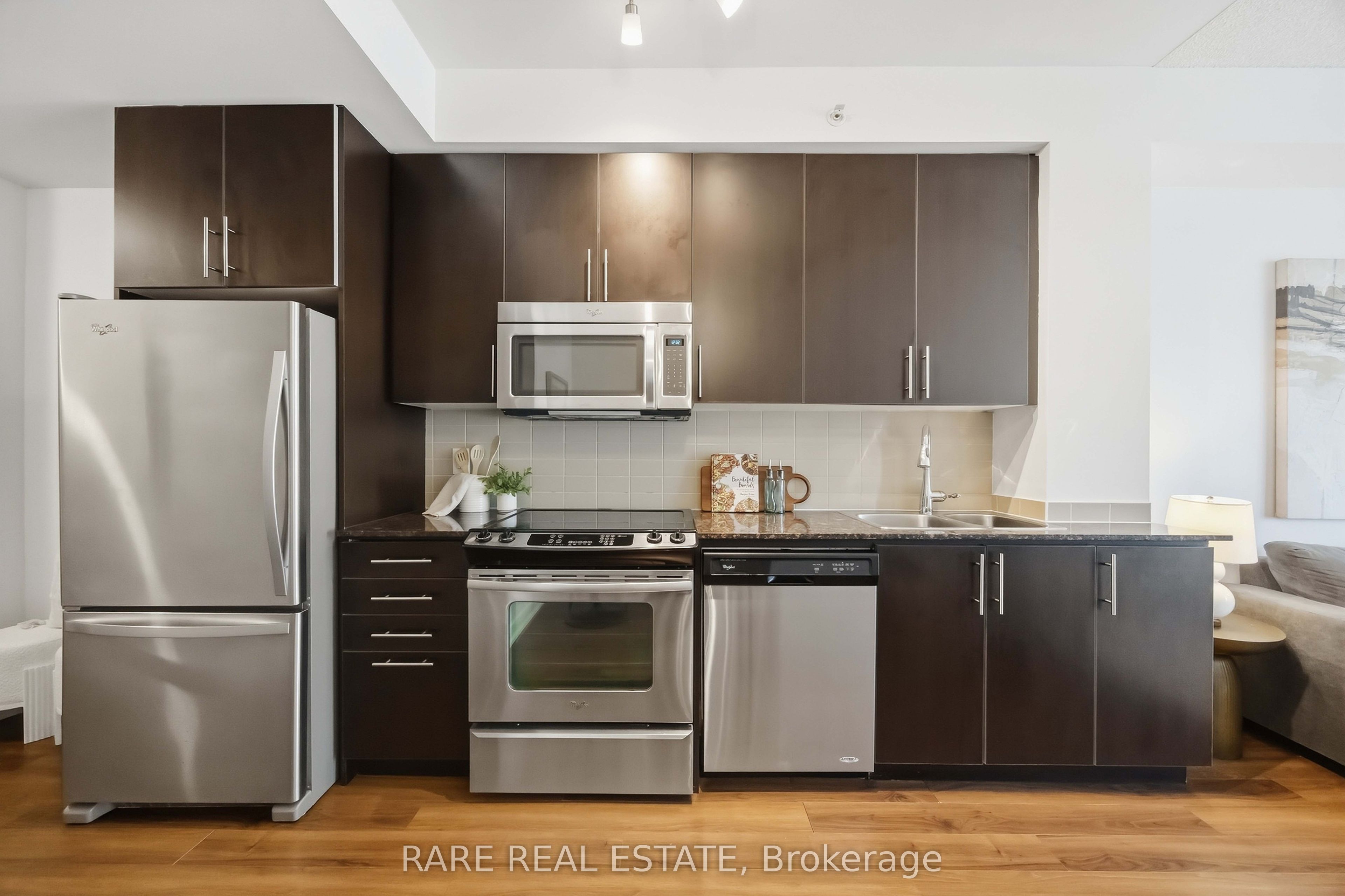 60 Berwick Avenue 518, Toronto, ON M5P 0A3 photo 2