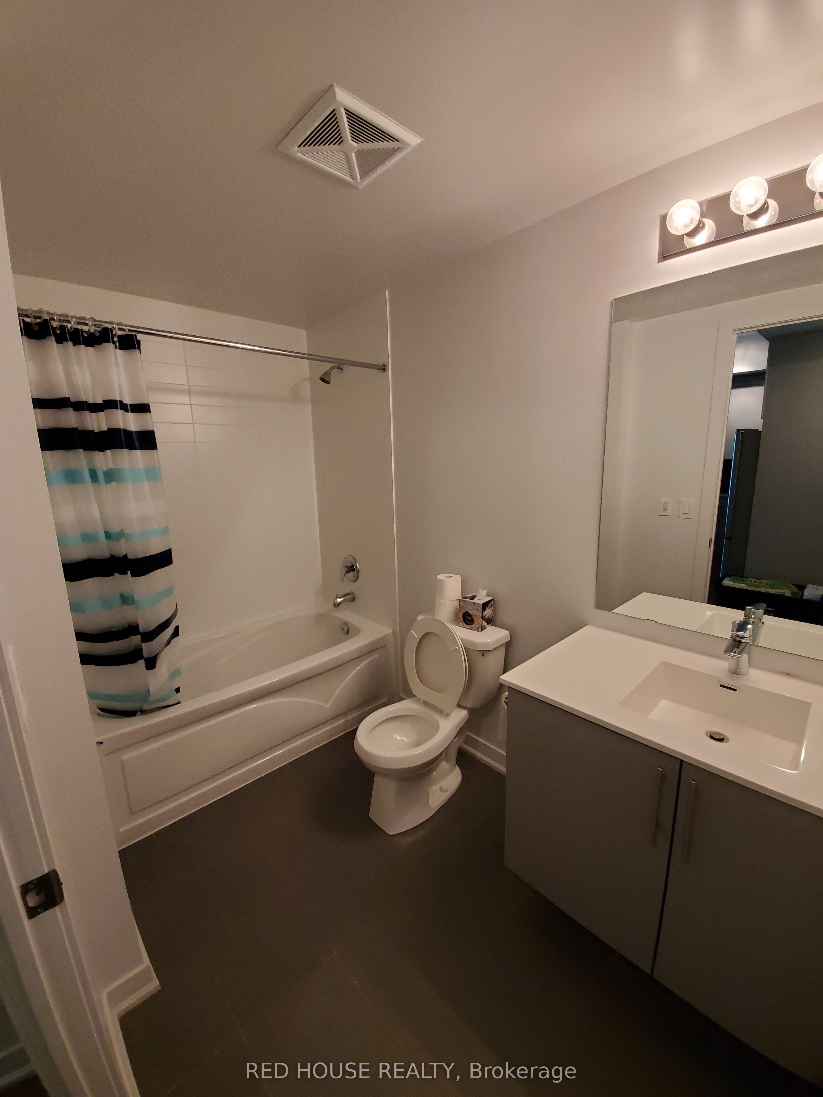 60 Berwick Avenue 1403, Toronto, ON M5P 0A3 photo 4
