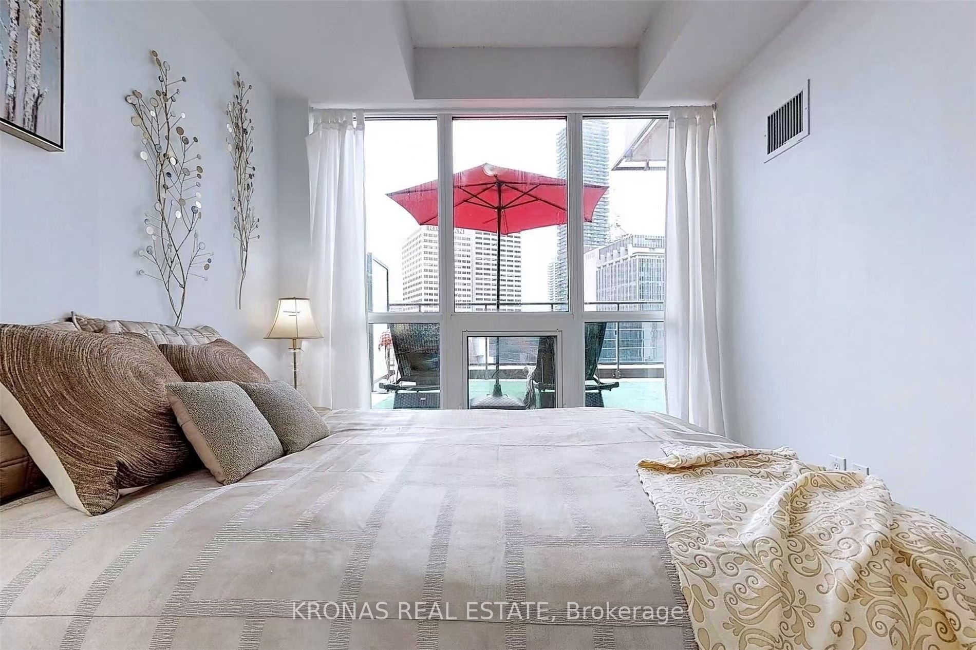 60 Berwick Avenue 1009, Toronto, ON M5P 0A3 photo 2