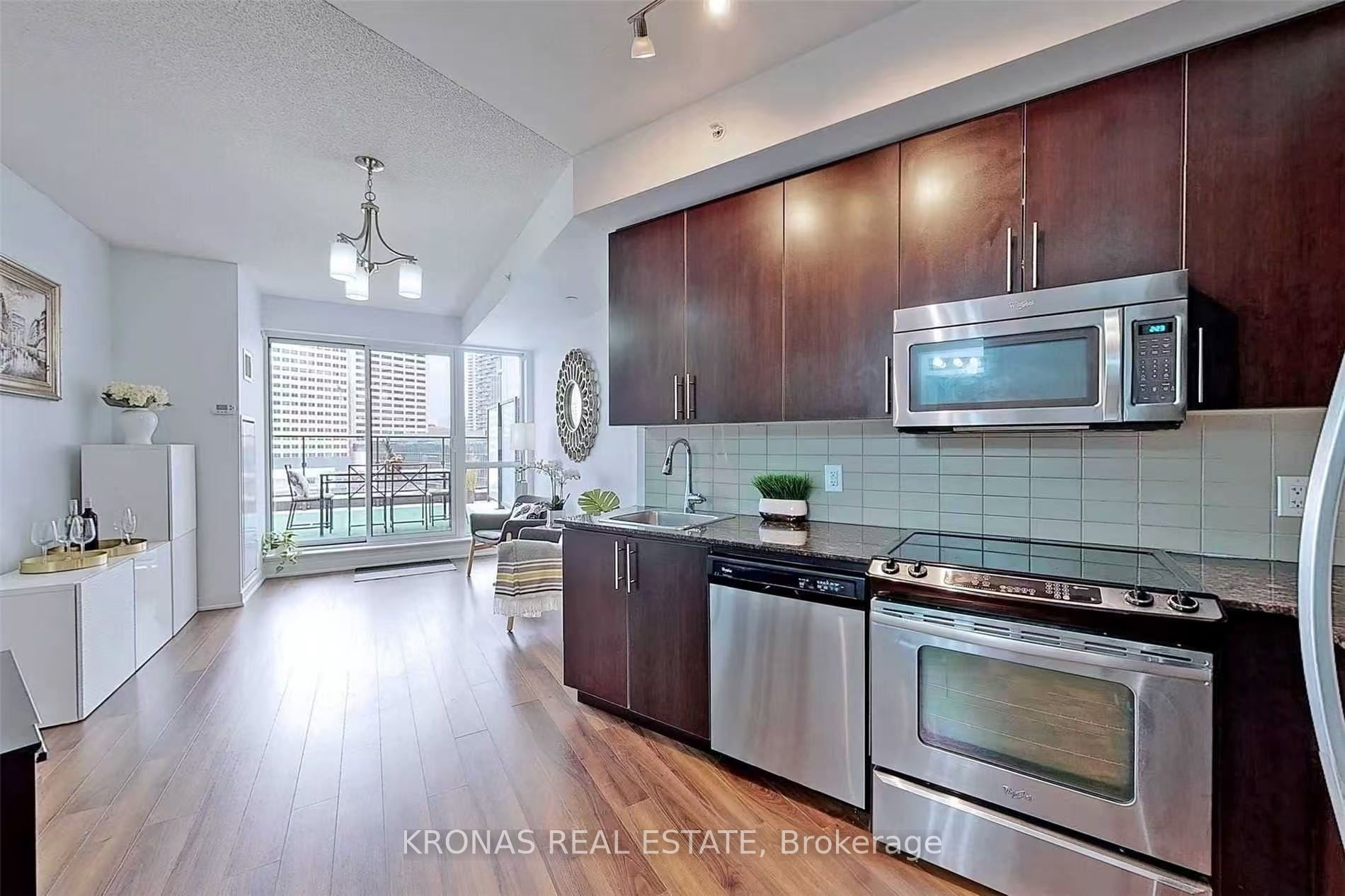 60 Berwick Avenue 1009, Toronto, ON M5P 0A3 photo 4
