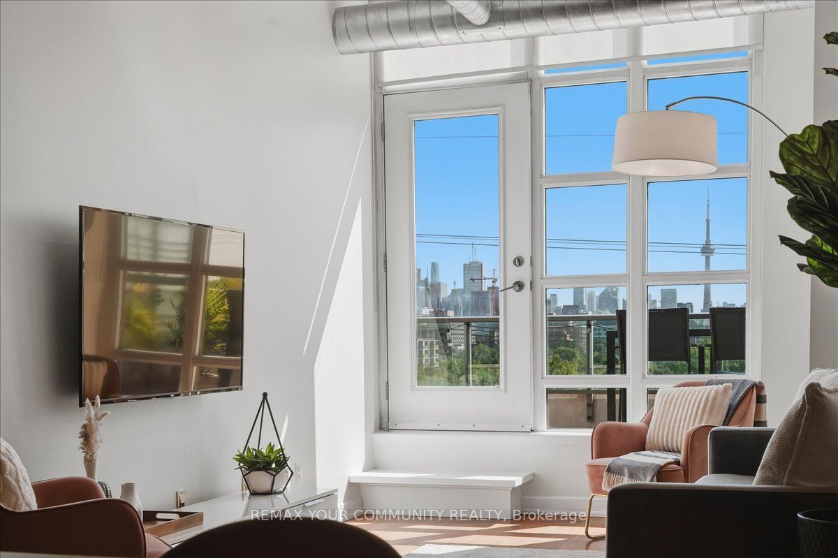 380 Macpherson Avenue 501, Toronto, ON M4V 3E3 photo 2