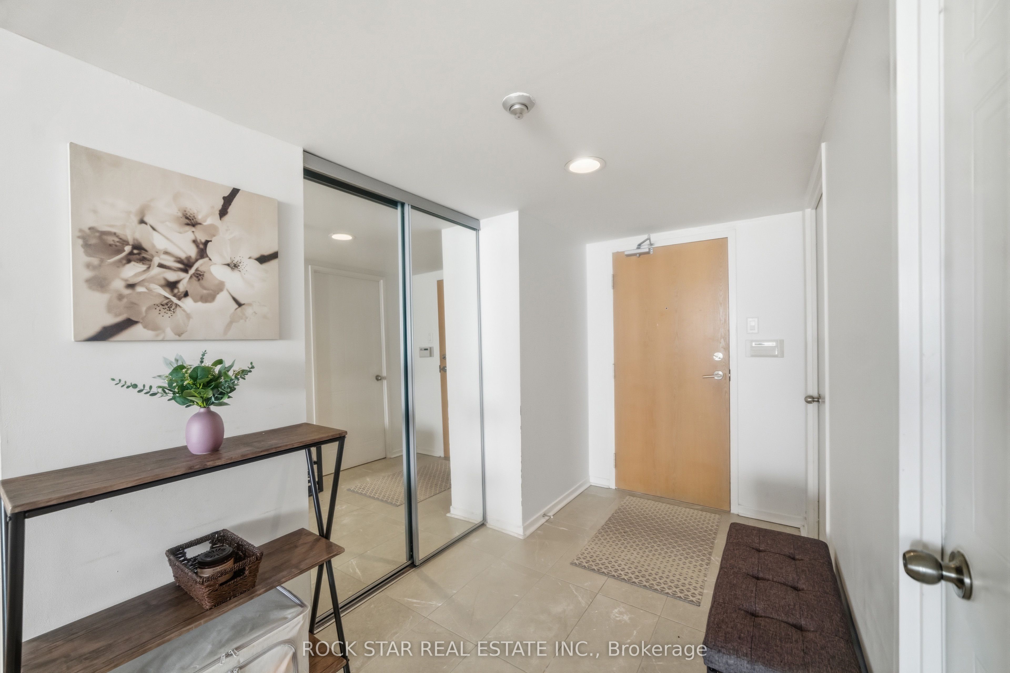 5 Kenneth Avenue 701, Toronto, ON M2N 6M7 photo 3