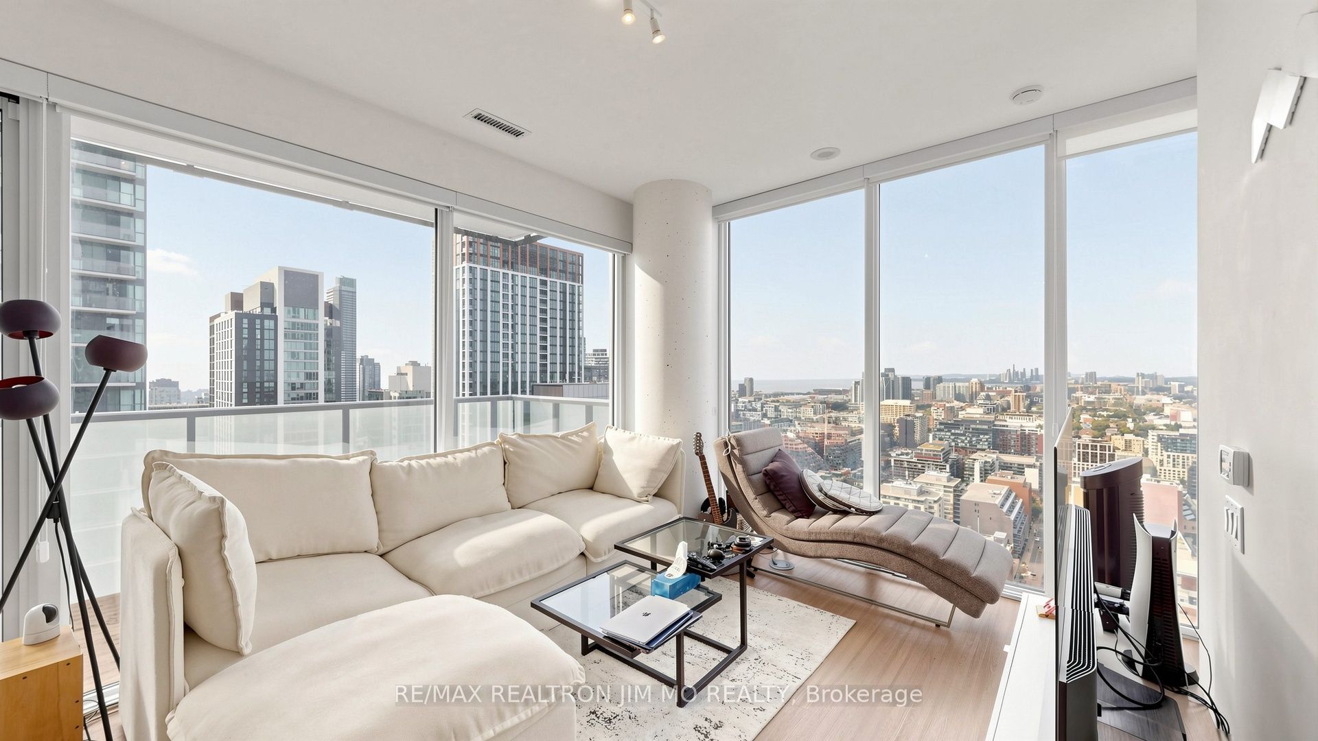 101 Peter Street 3809, Toronto, ON M5V 2E8 photo 2