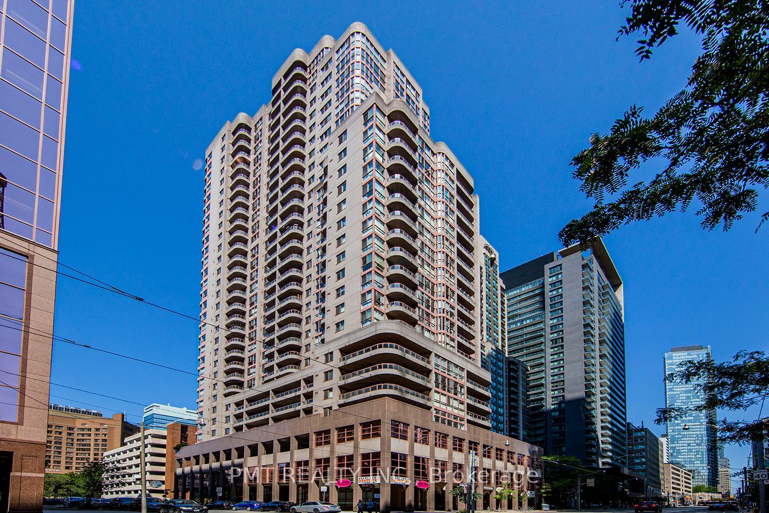 736 Bay Street 1612, Toronto, ON M5G 2M4