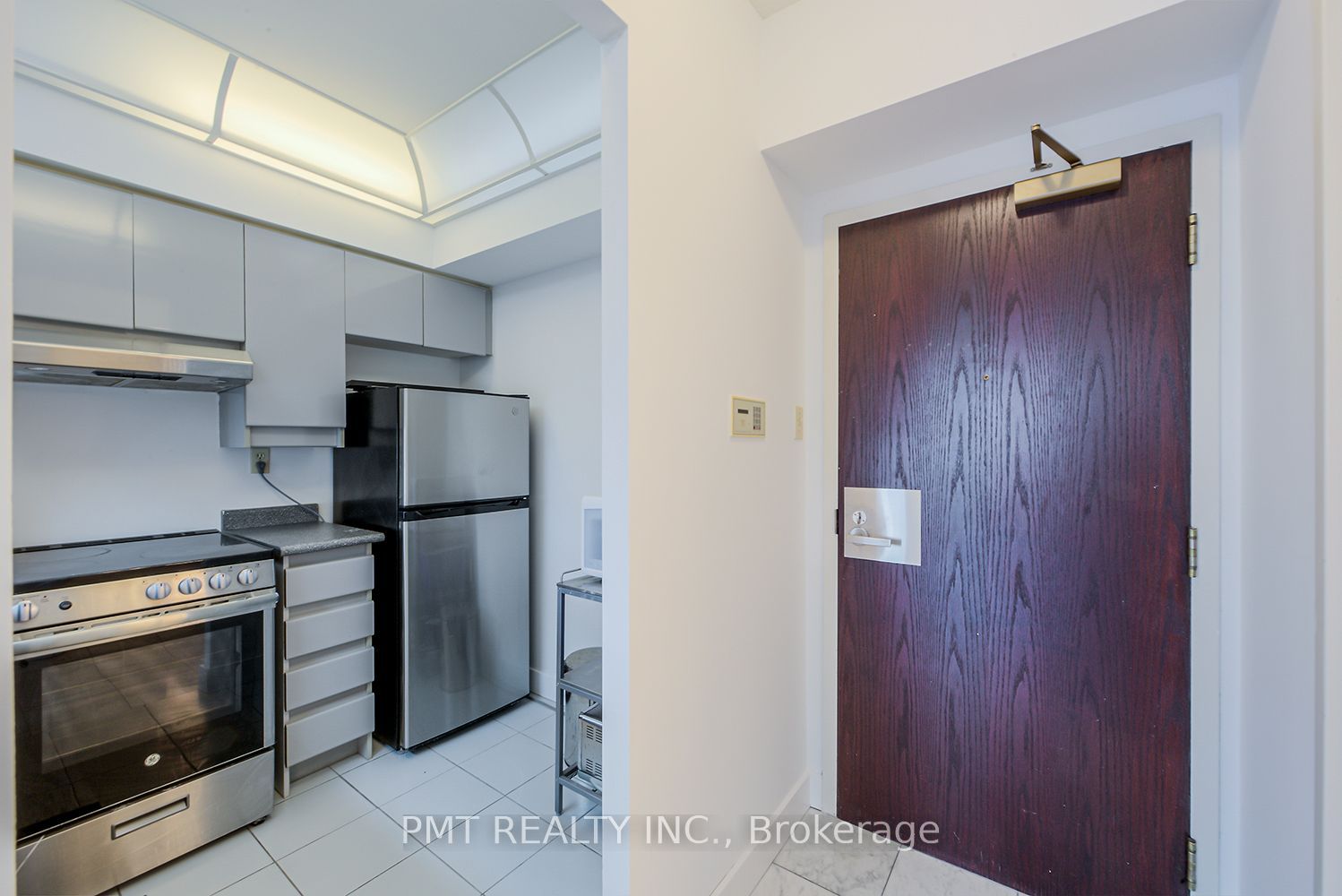 736 Bay Street 1612, Toronto, ON M5G 2M4 photo 2