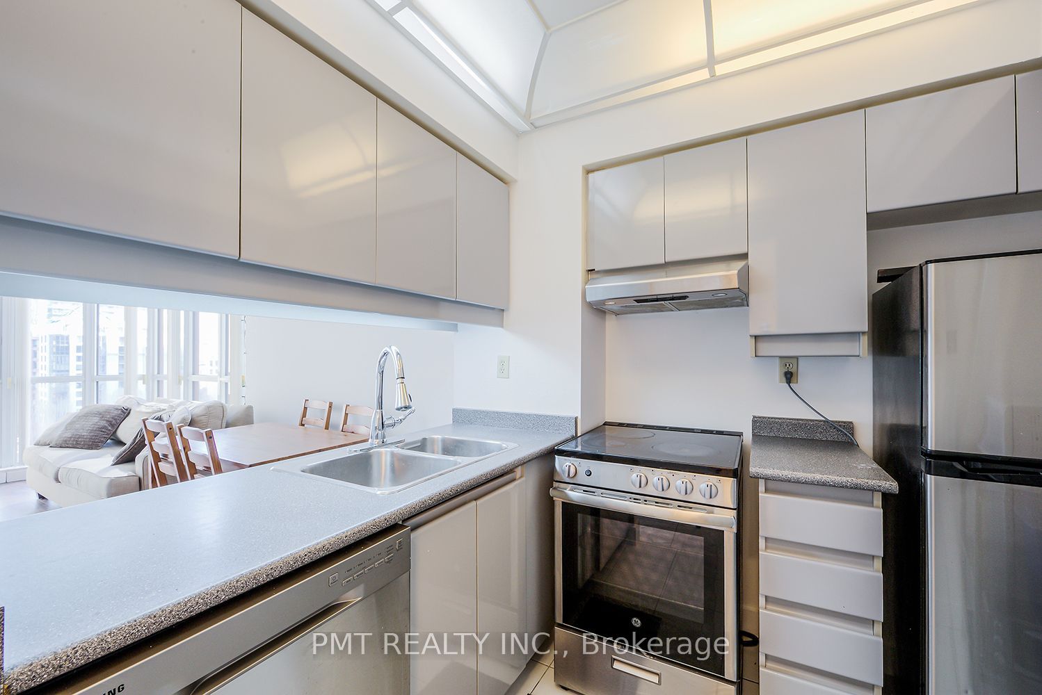 736 Bay Street 1612, Toronto, ON M5G 2M4 photo 5