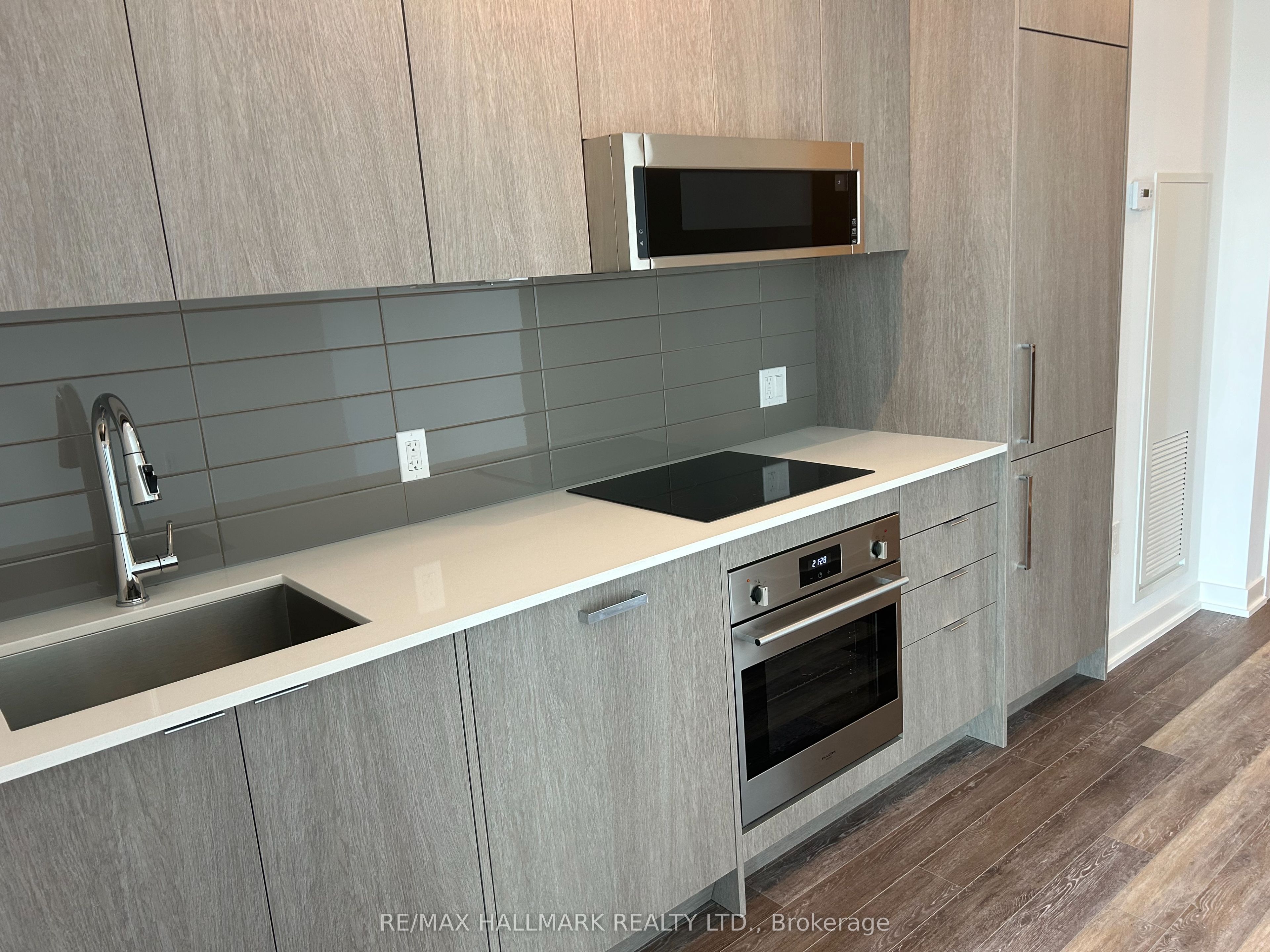 250 Lawrence Avenue 715, Toronto, ON M5M 1B2 photo 4