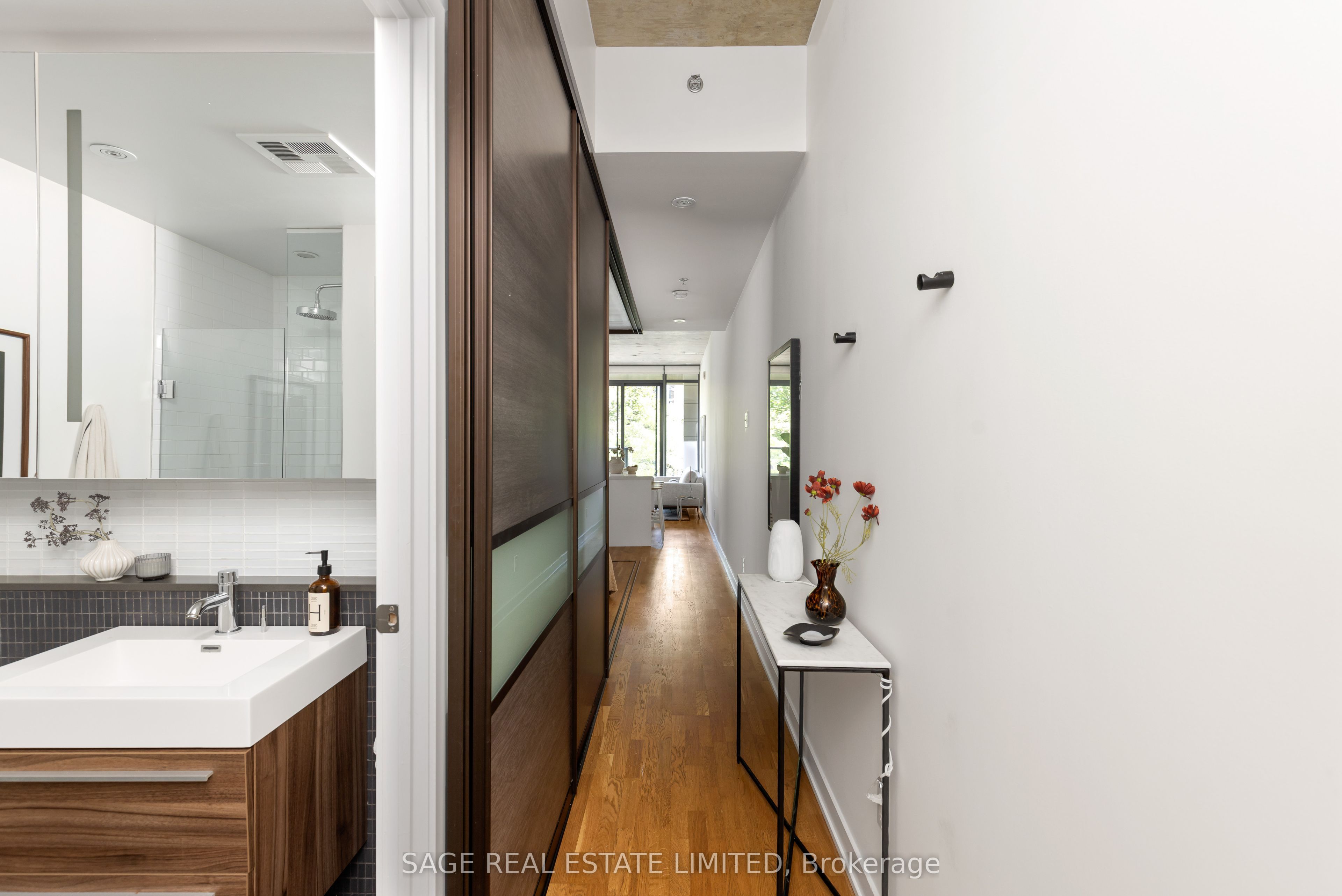 8 Dovercourt Road 216, Toronto, ON M6J 0B6 photo 4