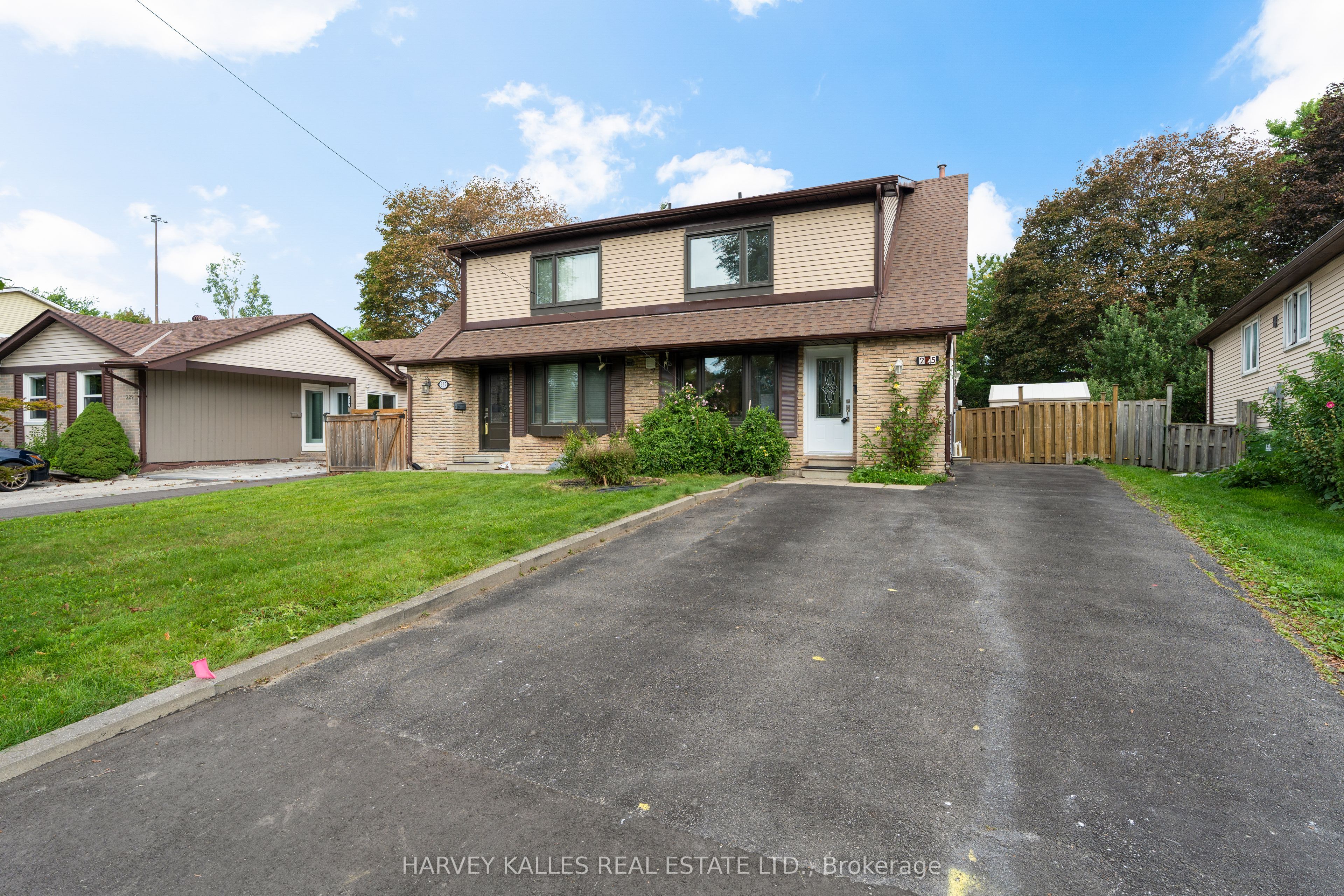 225 Hollyberry Trail, Toronto, ON M2H 2P3