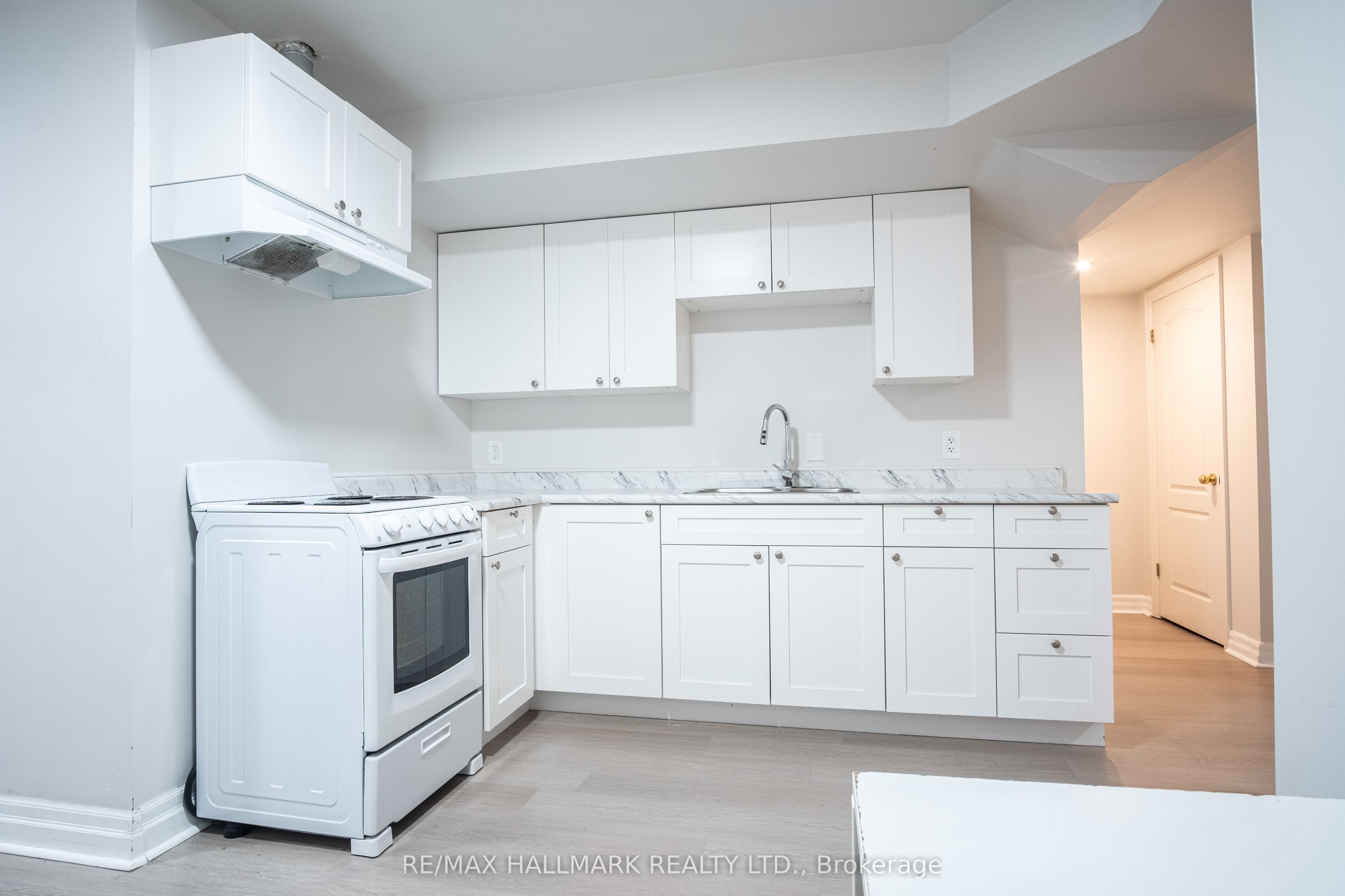 116 Regina Avenue Basement, Toronto, ON M6A 1R7 photo 2
