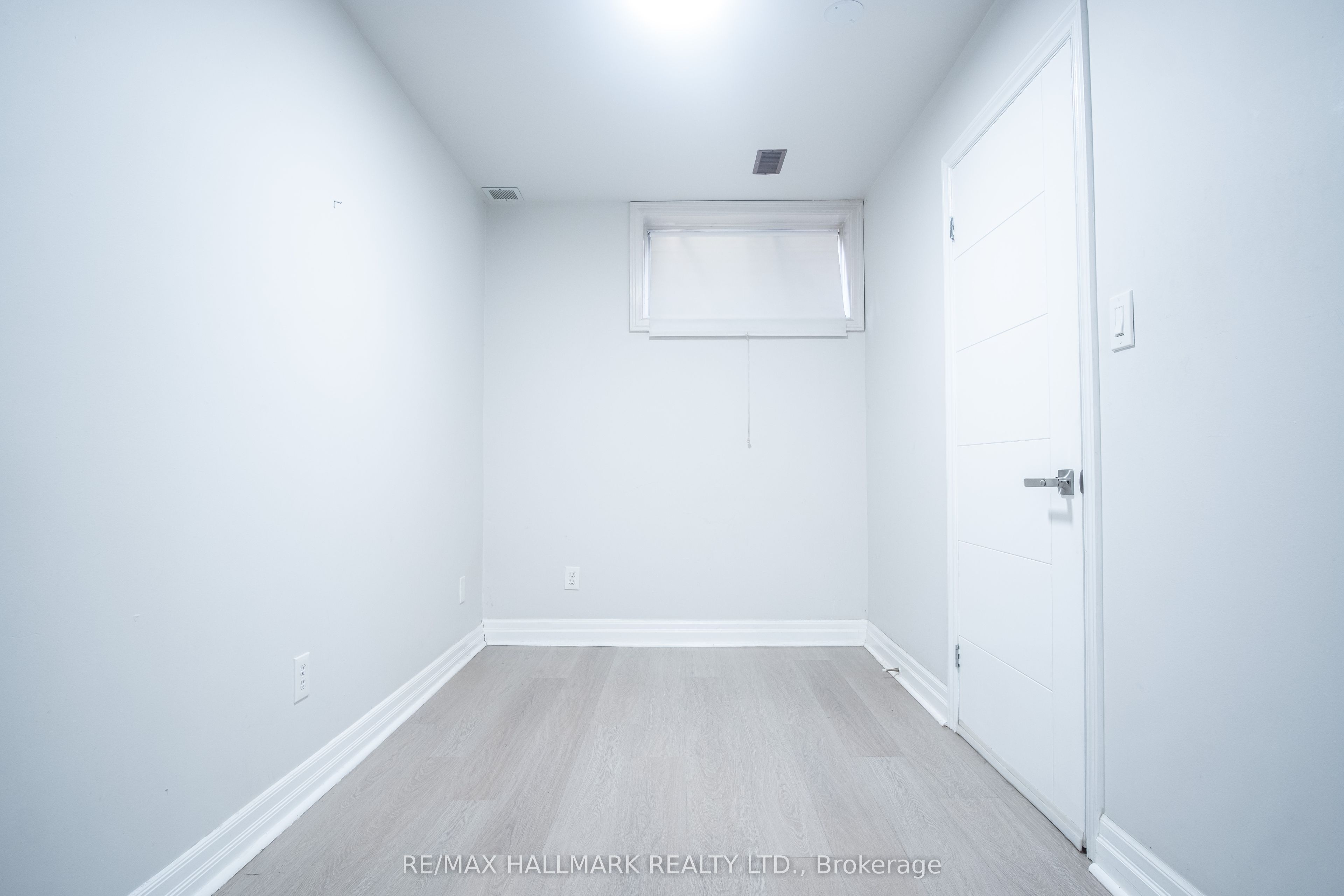 116 Regina Avenue Basement, Toronto, ON M6A 1R7 photo 4