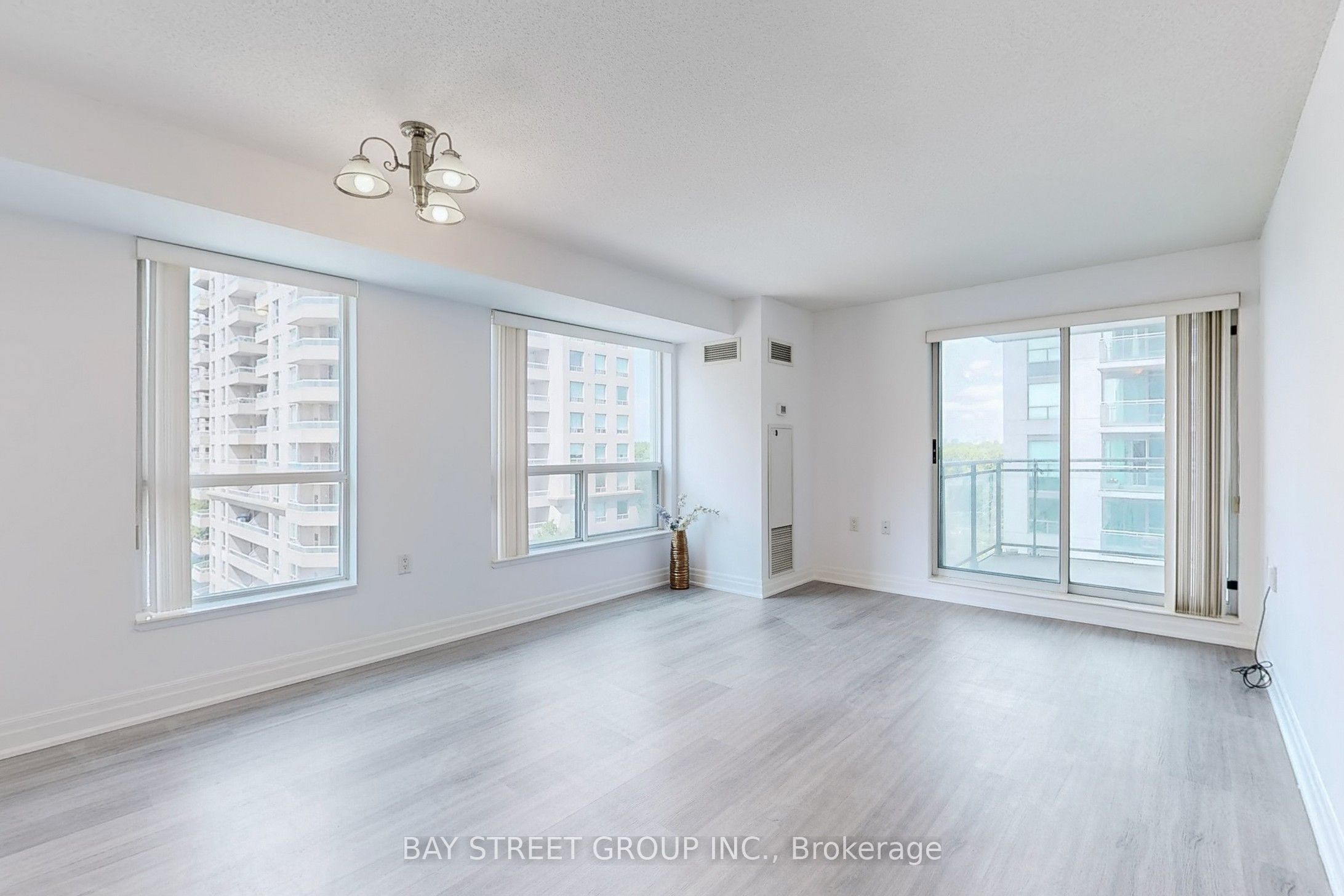 21 Hillcrest Avenue 801, Toronto, ON M2N 7K2 photo 3