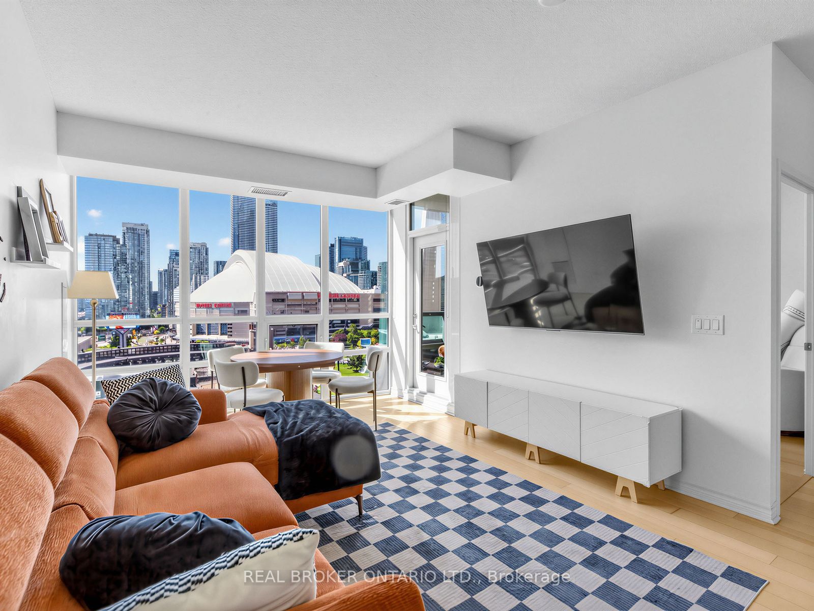 25 Lower Simcoe Street 1717, Toronto, ON M5J 3A1 photo 3