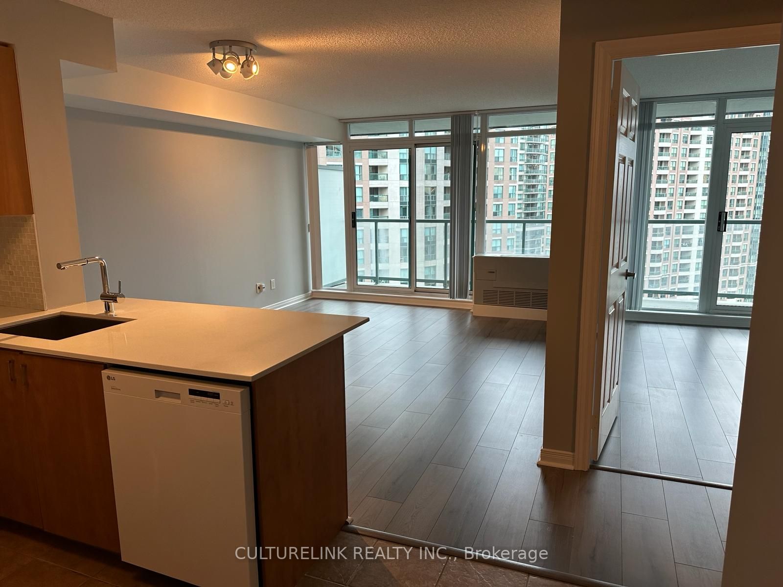 5500 Yonge Street 1509, Toronto, ON M2N 7L1 photo 2