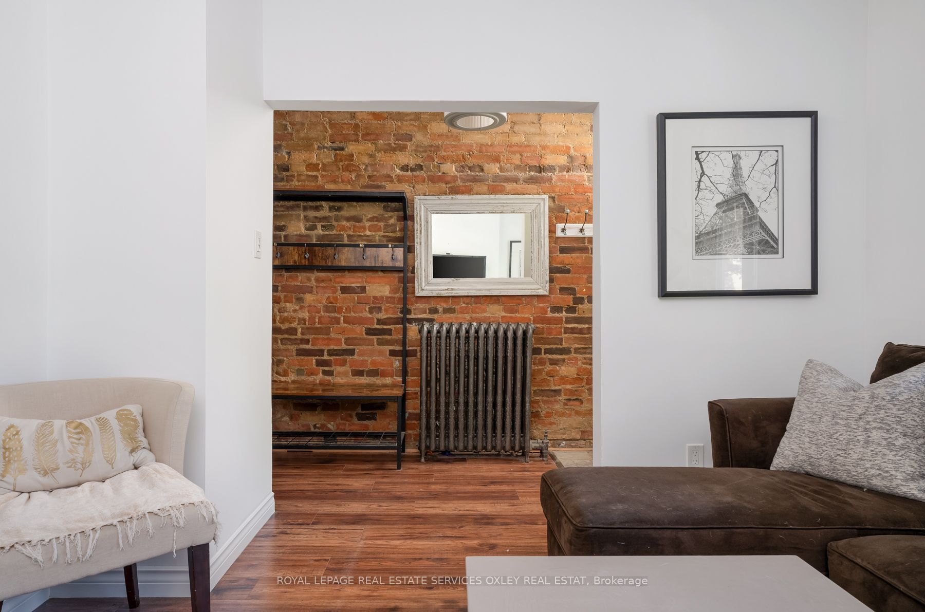 17 Barrie Avenue, Toronto, ON M6C 1E1 photo 2