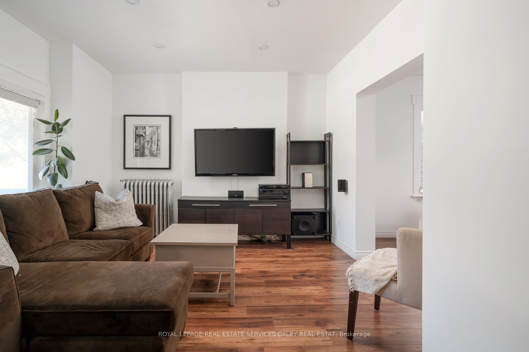 17 Barrie Avenue, Toronto, ON M6C 1E1 photo 3