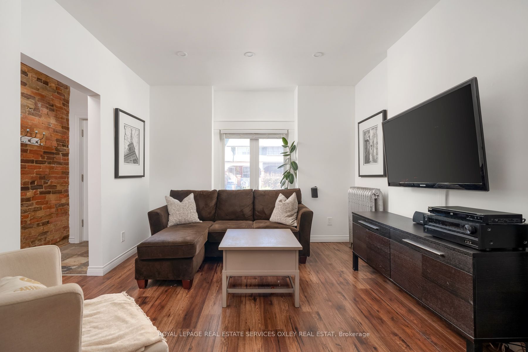 17 Barrie Avenue, Toronto, ON M6C 1E1 photo 4