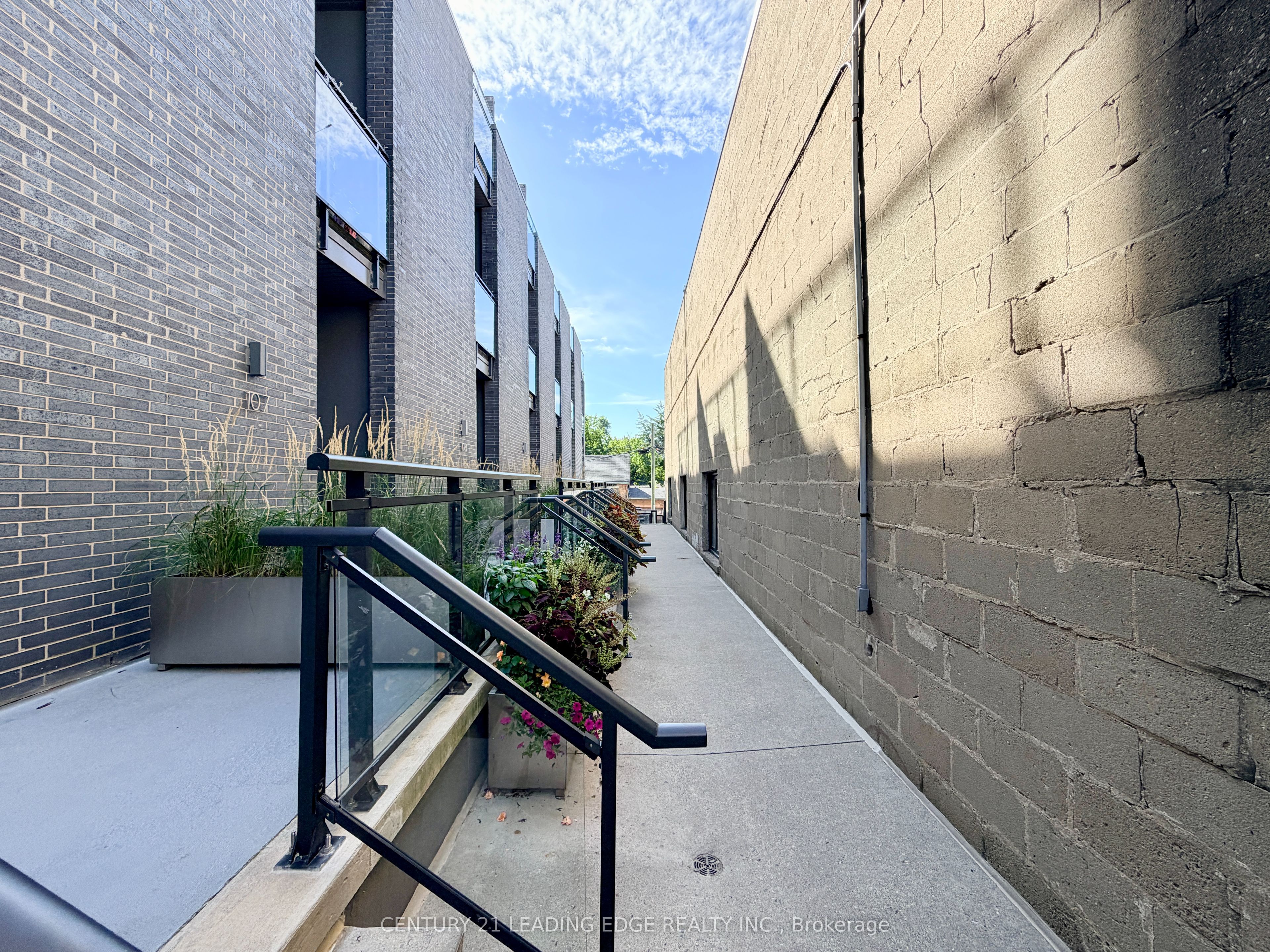 483 Dupont Street 108, Toronto, ON M6G 1Y6 photo 3