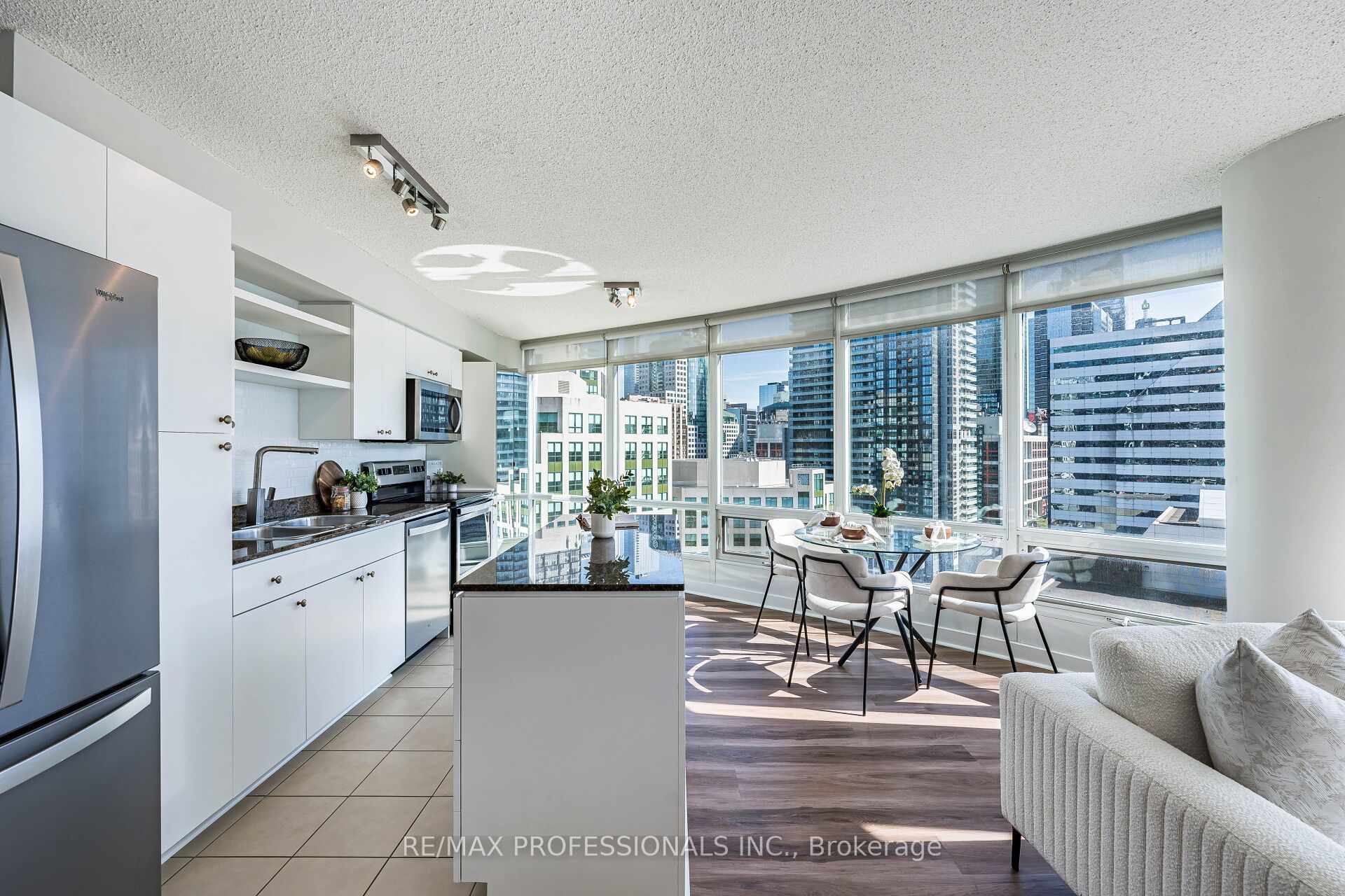 361 Front Street W 1803, Toronto, ON M5V 3R5 photo 5