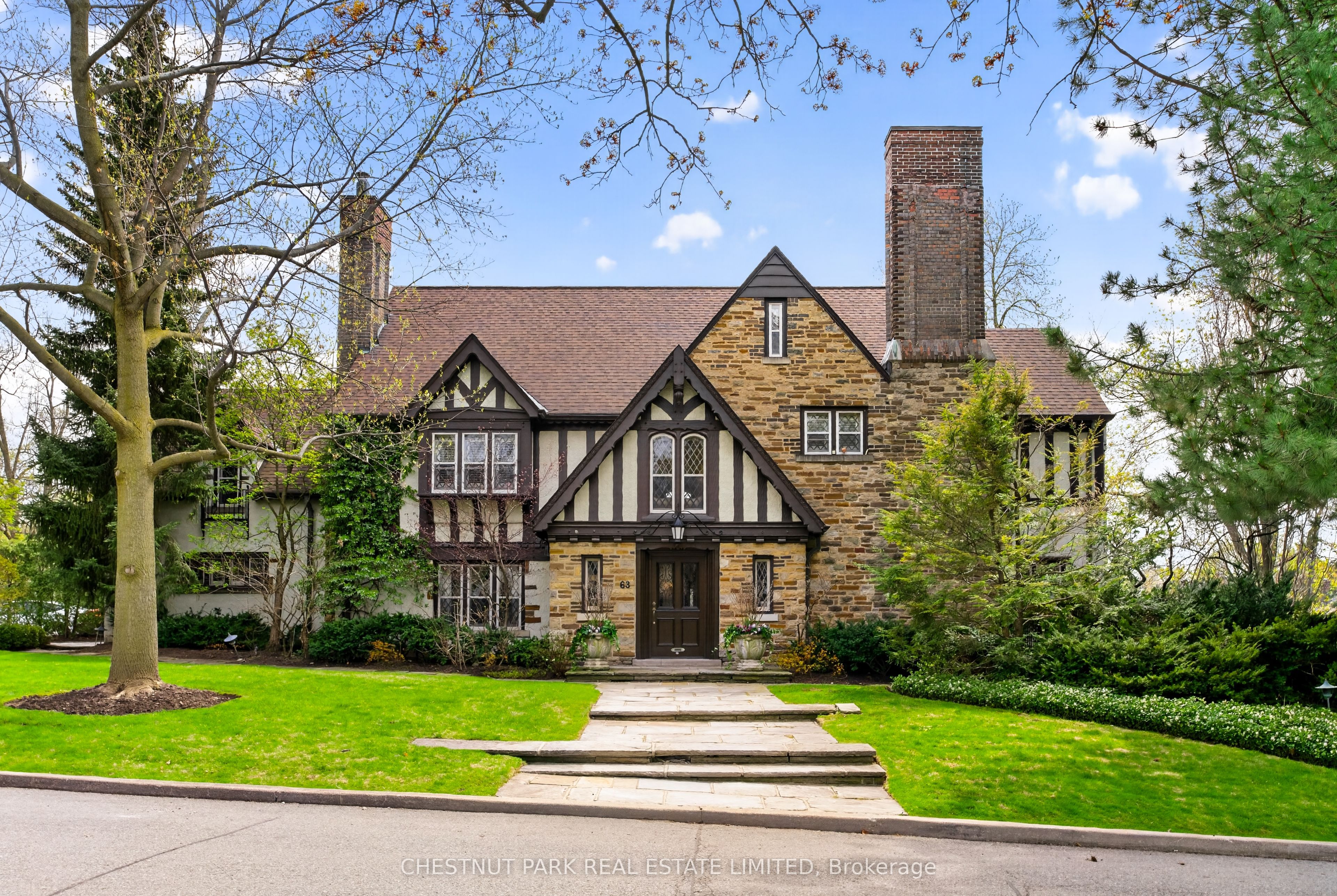 63 Lympstone Avenue, Toronto, ON M4N 1M8