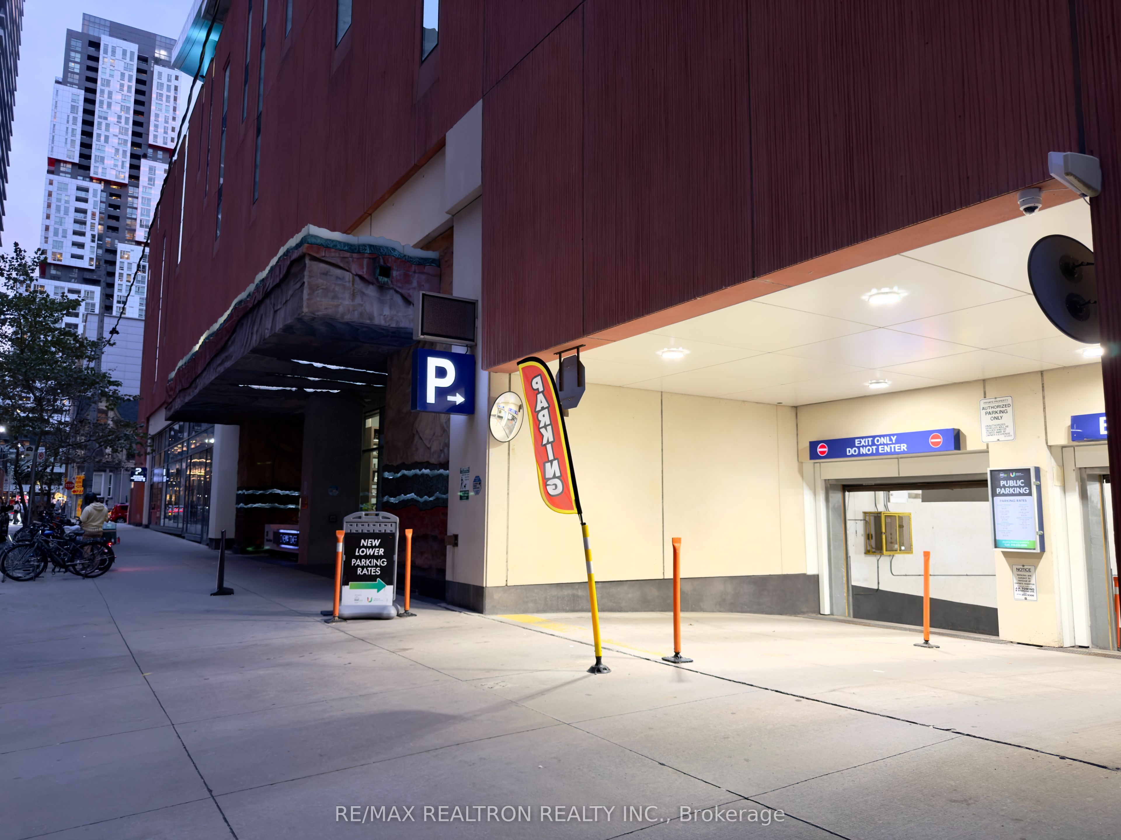 21 Widmer Street 710, Toronto, ON M5V 0B8