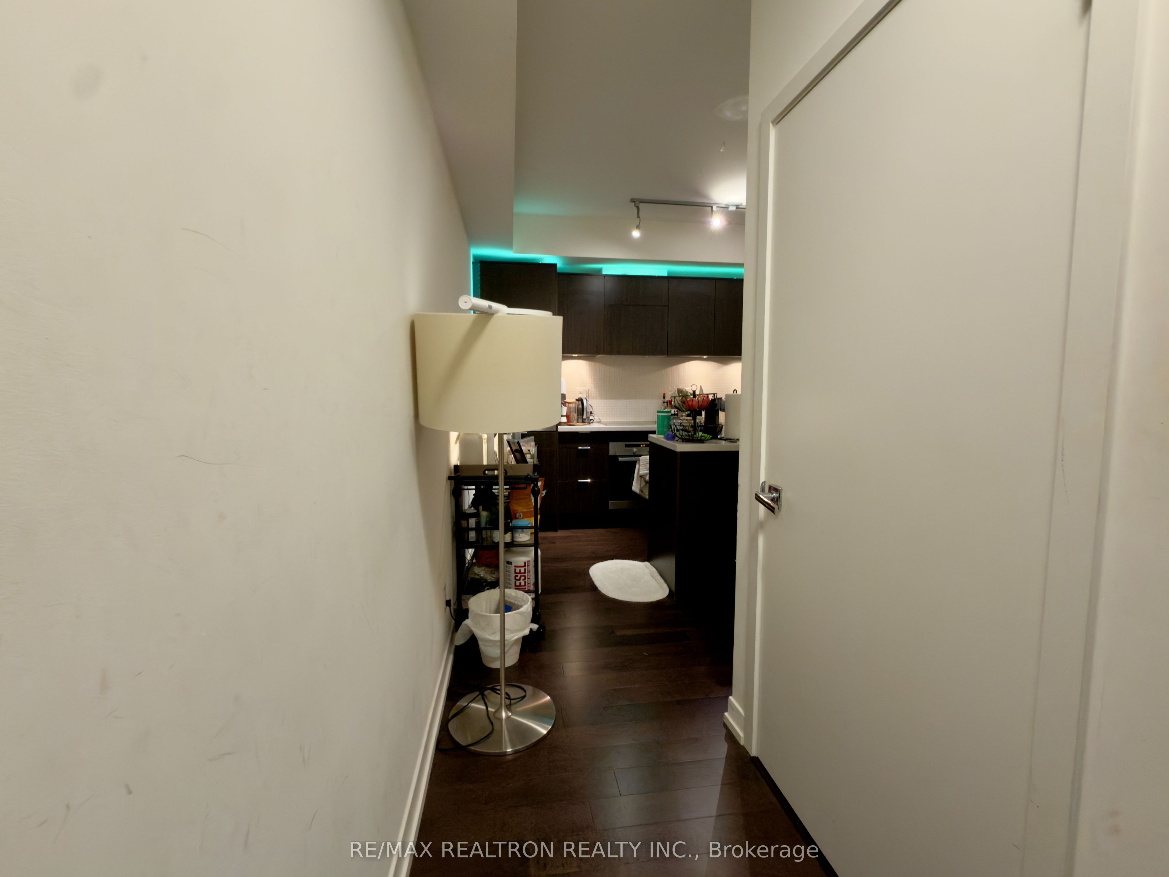 21 Widmer Street 710, Toronto, ON M5V 0B8 photo 4