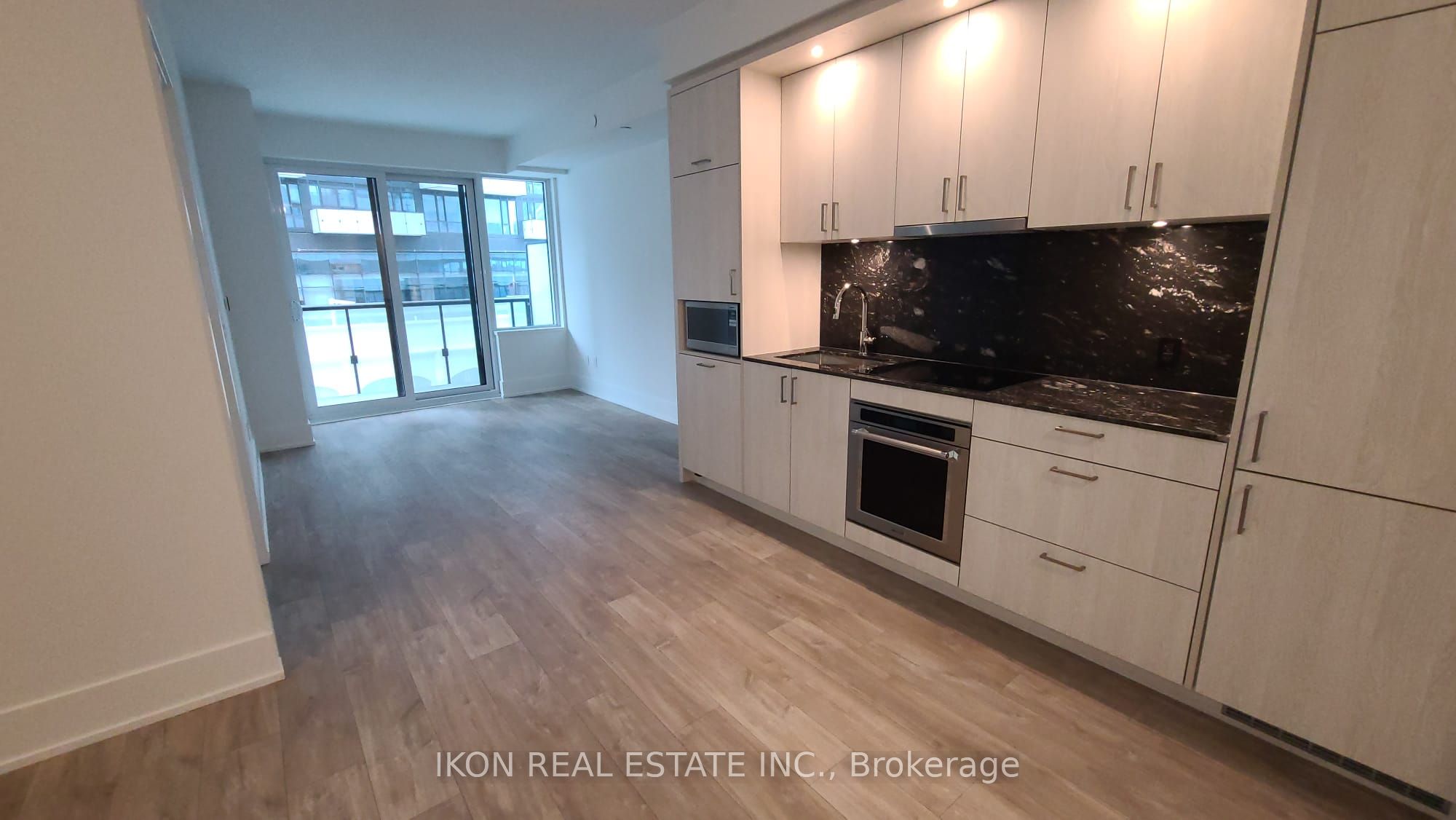 480 Front St Street 809, Toronto, ON M5V 0V6 photo 5