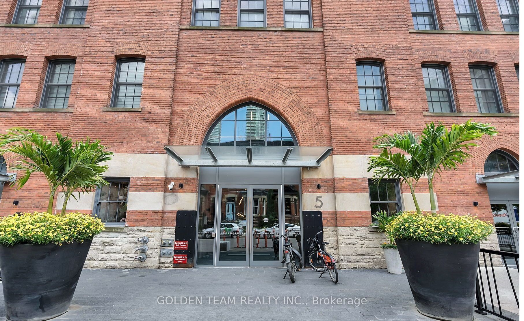 5 St Joseph Street 3810, Toronto, ON M4Y 1J6 photo 4
