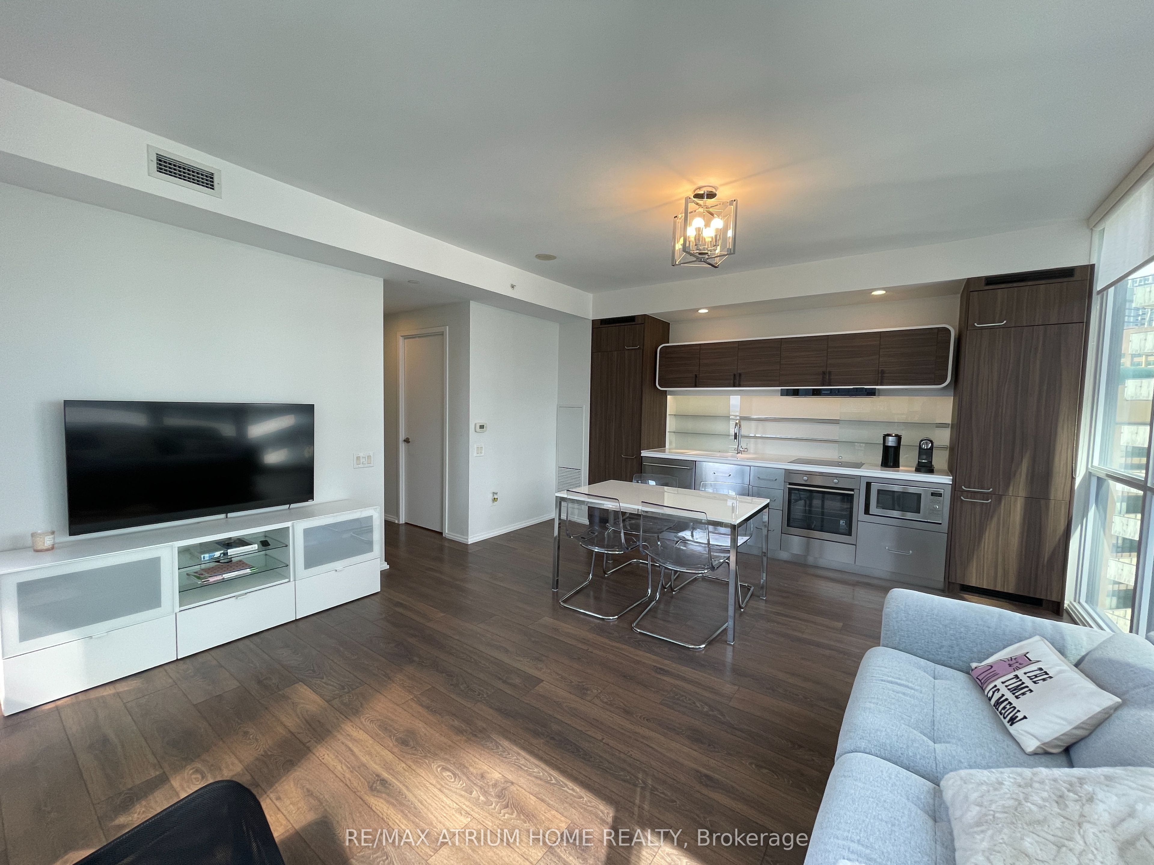 45 Charles Street E 3910, Toronto, ON M4Y 1S2 photo 2