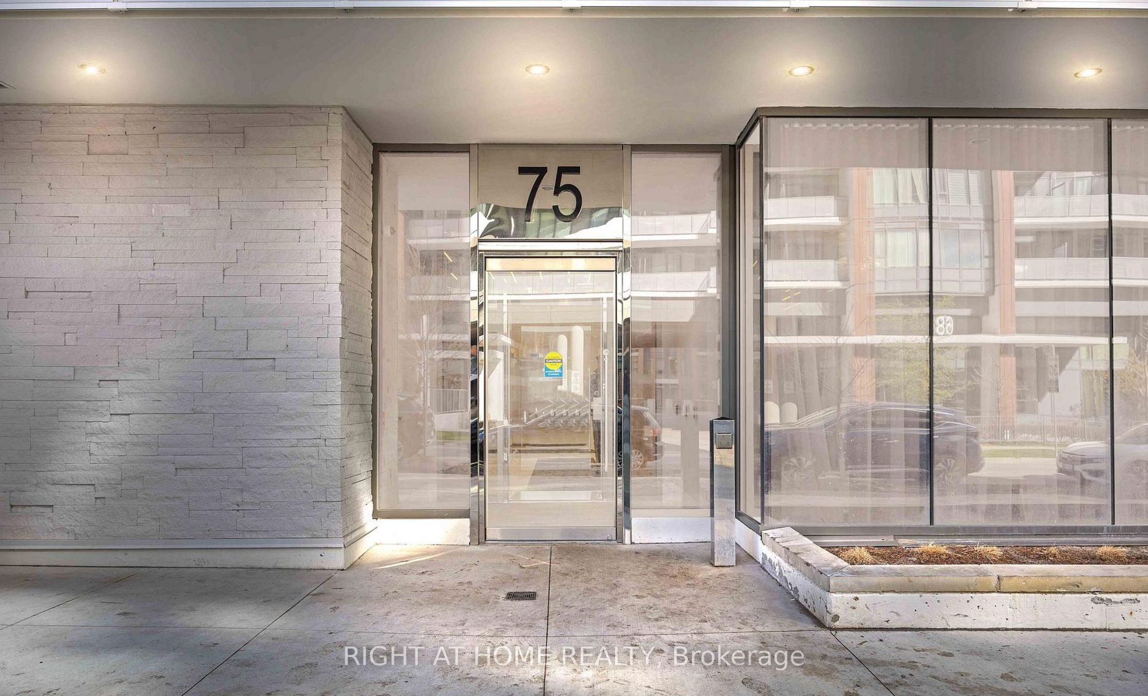 75 Canterbury Place 1612, Toronto, ON M2N 0L2 photo 2