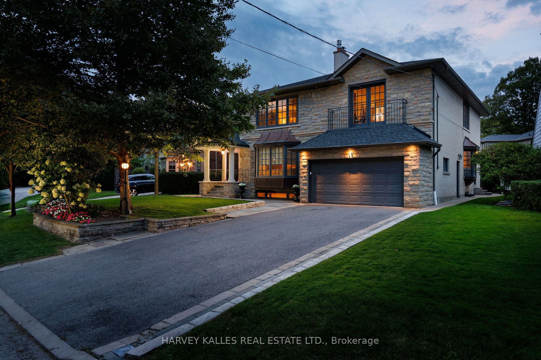 15 Moorehill Drive, Toronto, ON M4G 1A3 photo 2