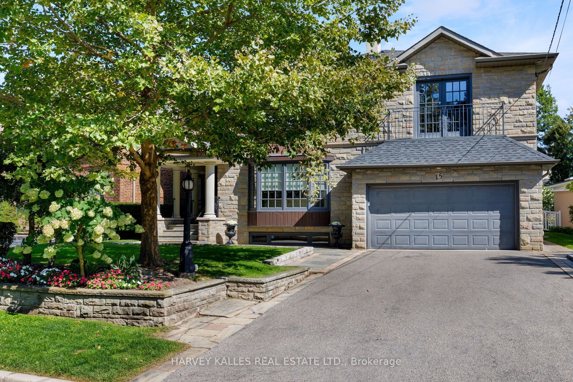 15 Moorehill Drive, Toronto, ON M4G 1A3 photo 5