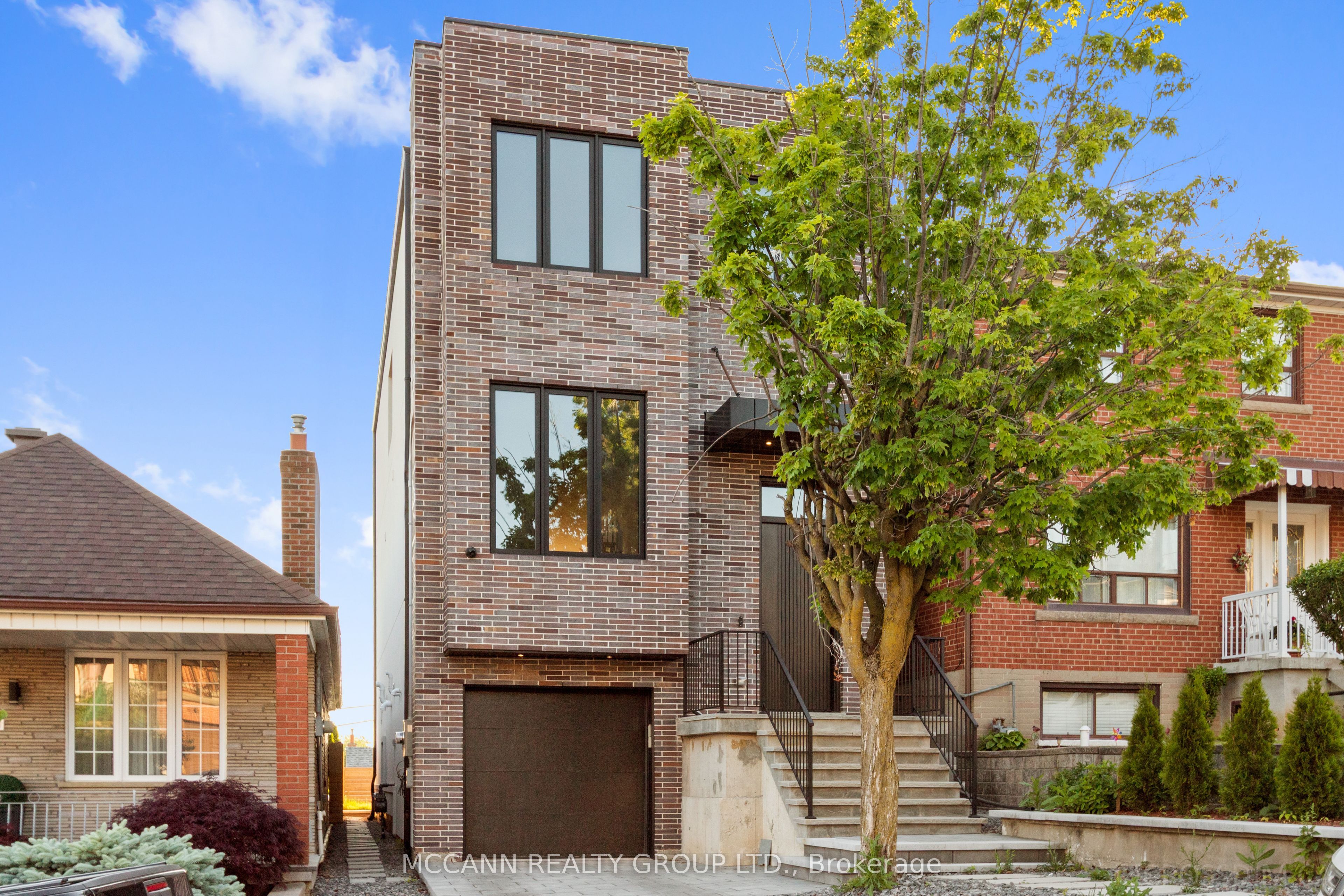 526 Westmount Avenue, Toronto, ON M6E 3N7 photo 2