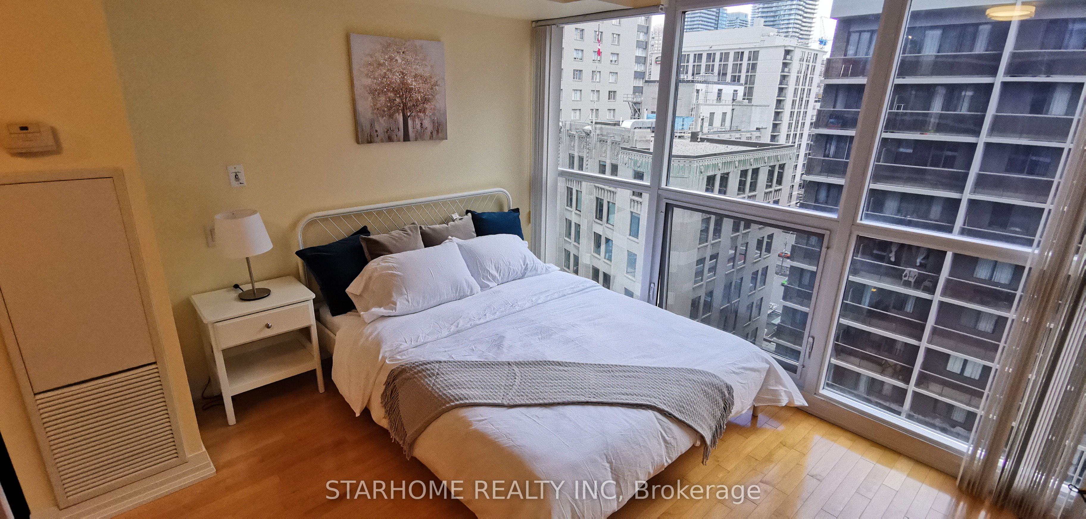 25 Carlton Street 1509, Toronto, ON M5B 1L4 photo 2