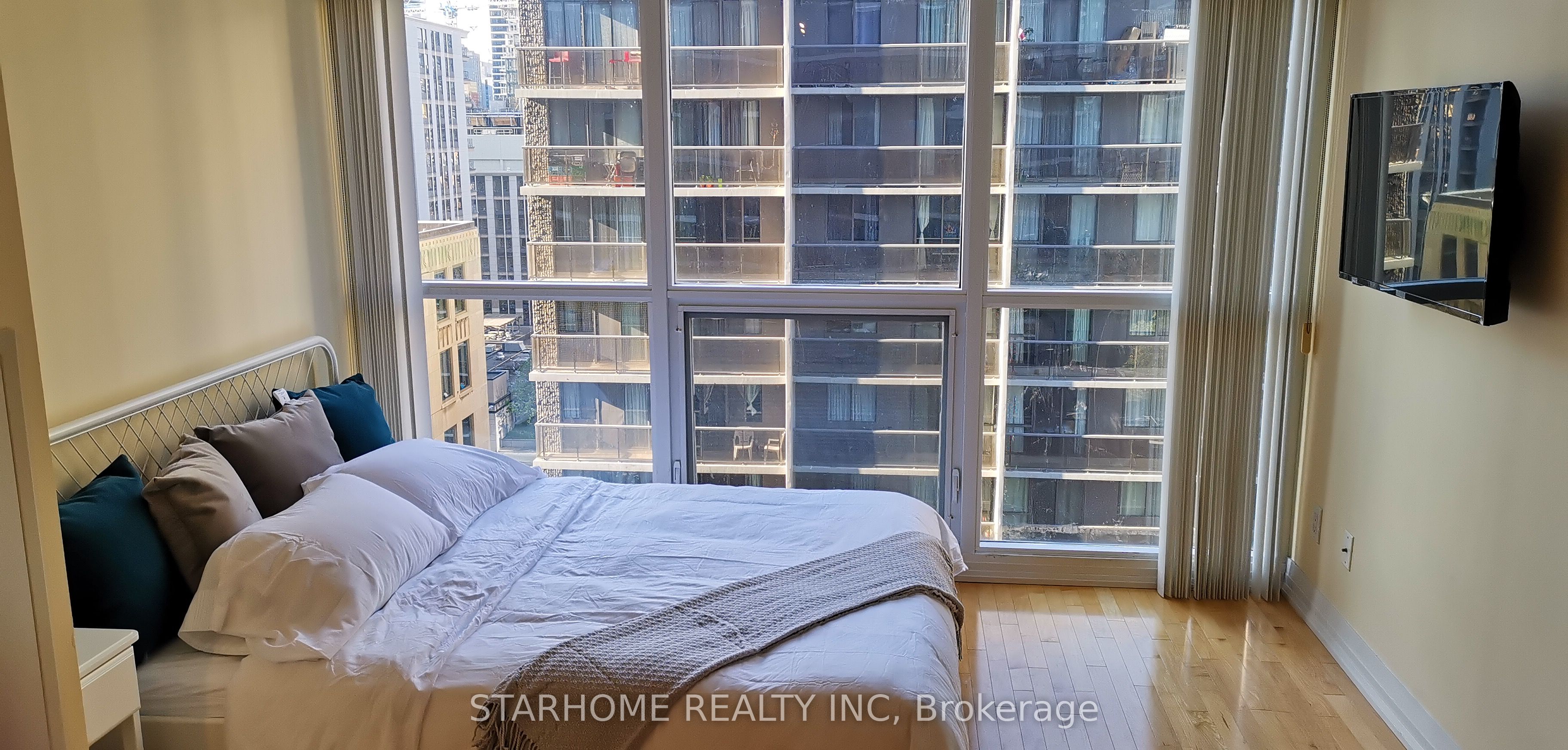 25 Carlton Street 1509, Toronto, ON M5B 1L4 photo 3