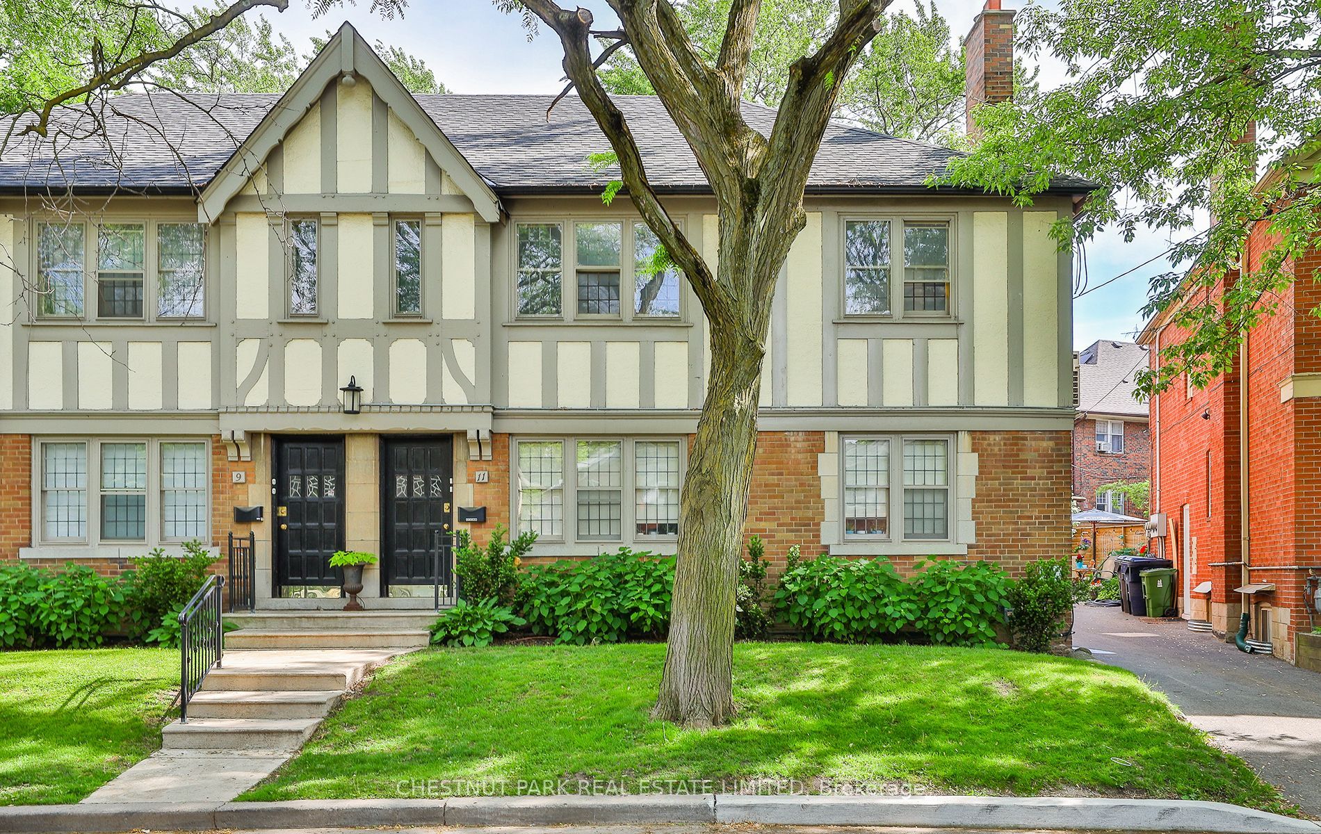 11 Oriole Crescent Upper, Toronto, ON M5P 1L6