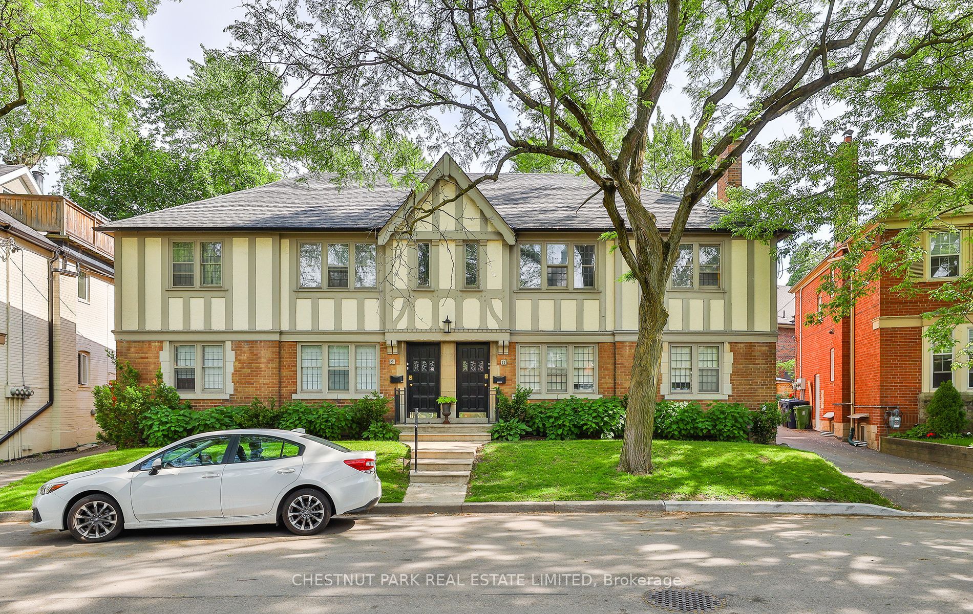 11 Oriole Crescent Upper, Toronto, ON M5P 1L6 photo 2